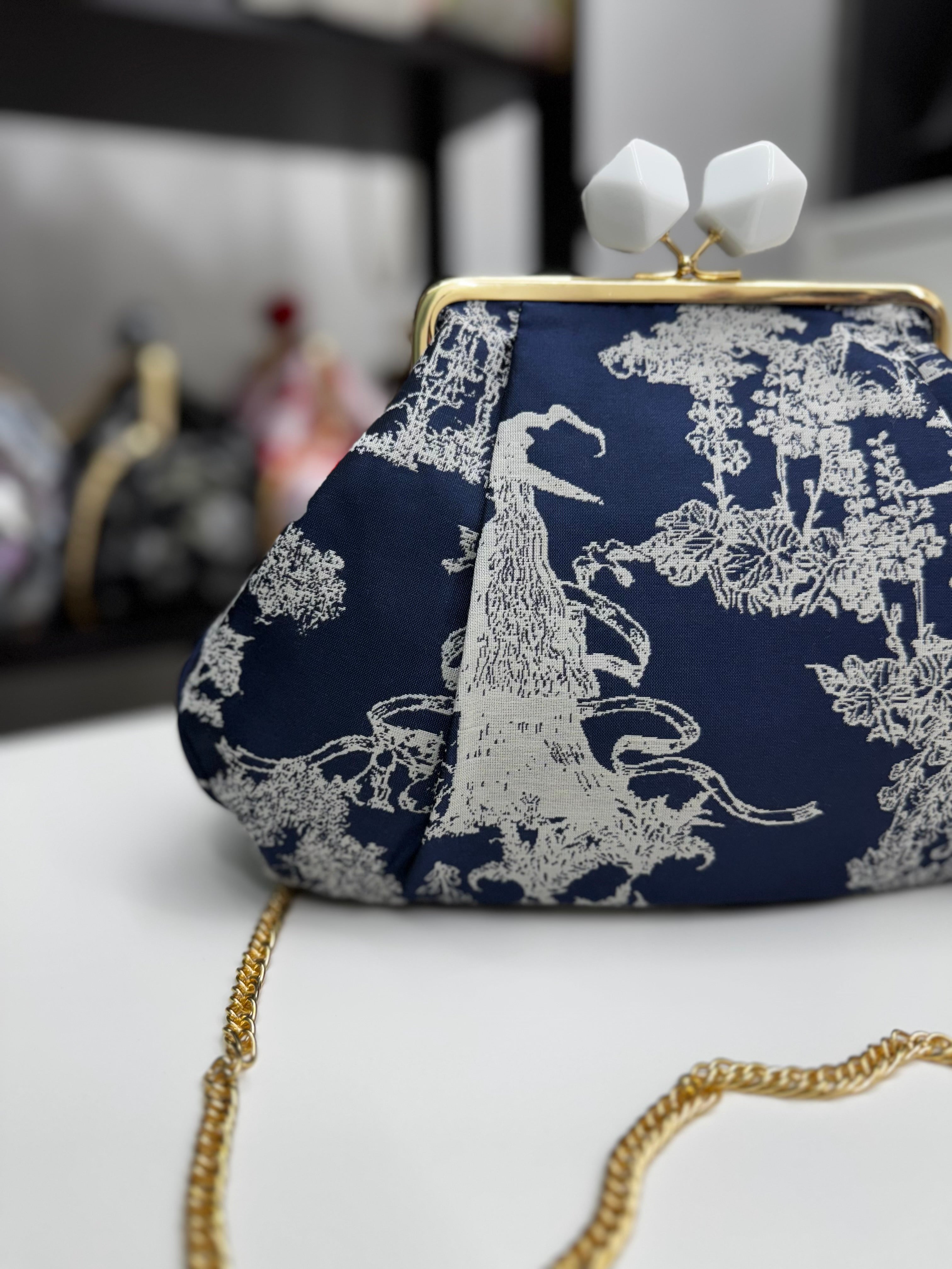 Borsa clutch blu con immagine witch