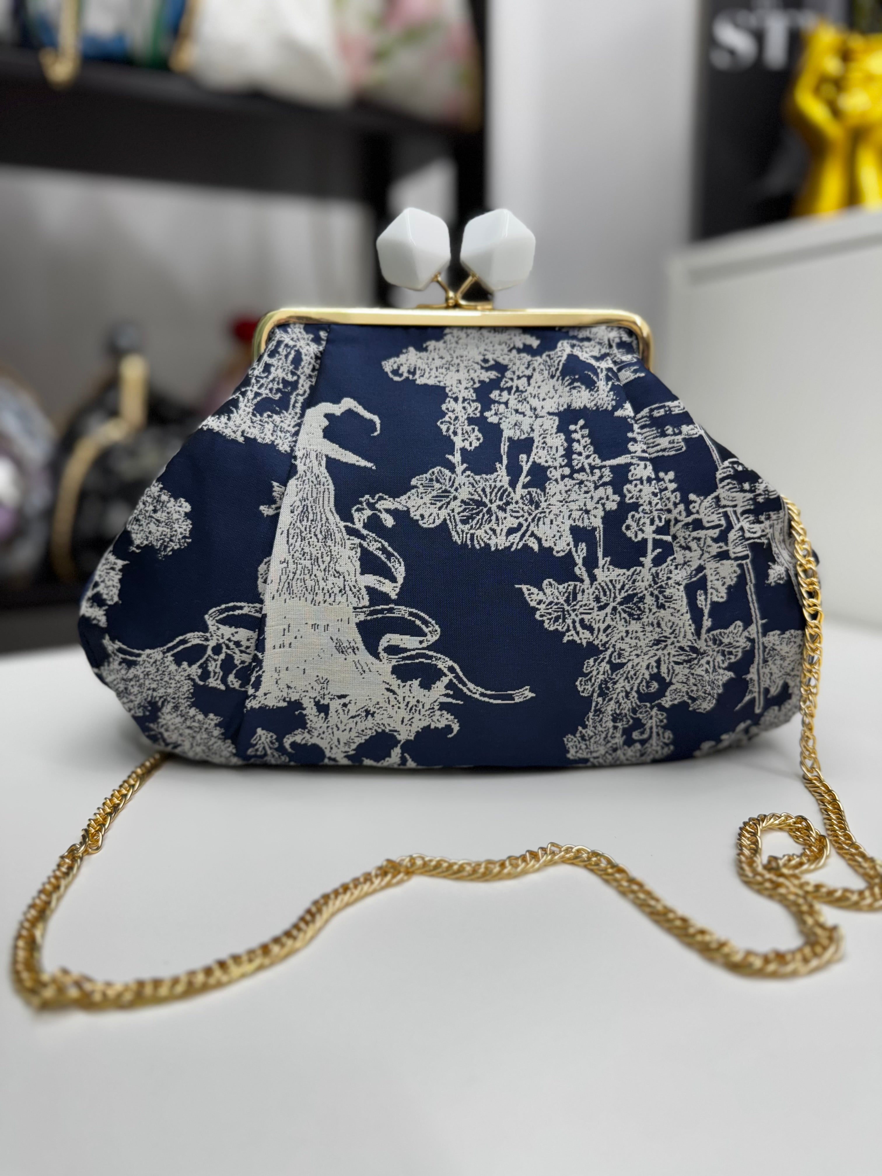 Borsa clutch blu con immagine witch