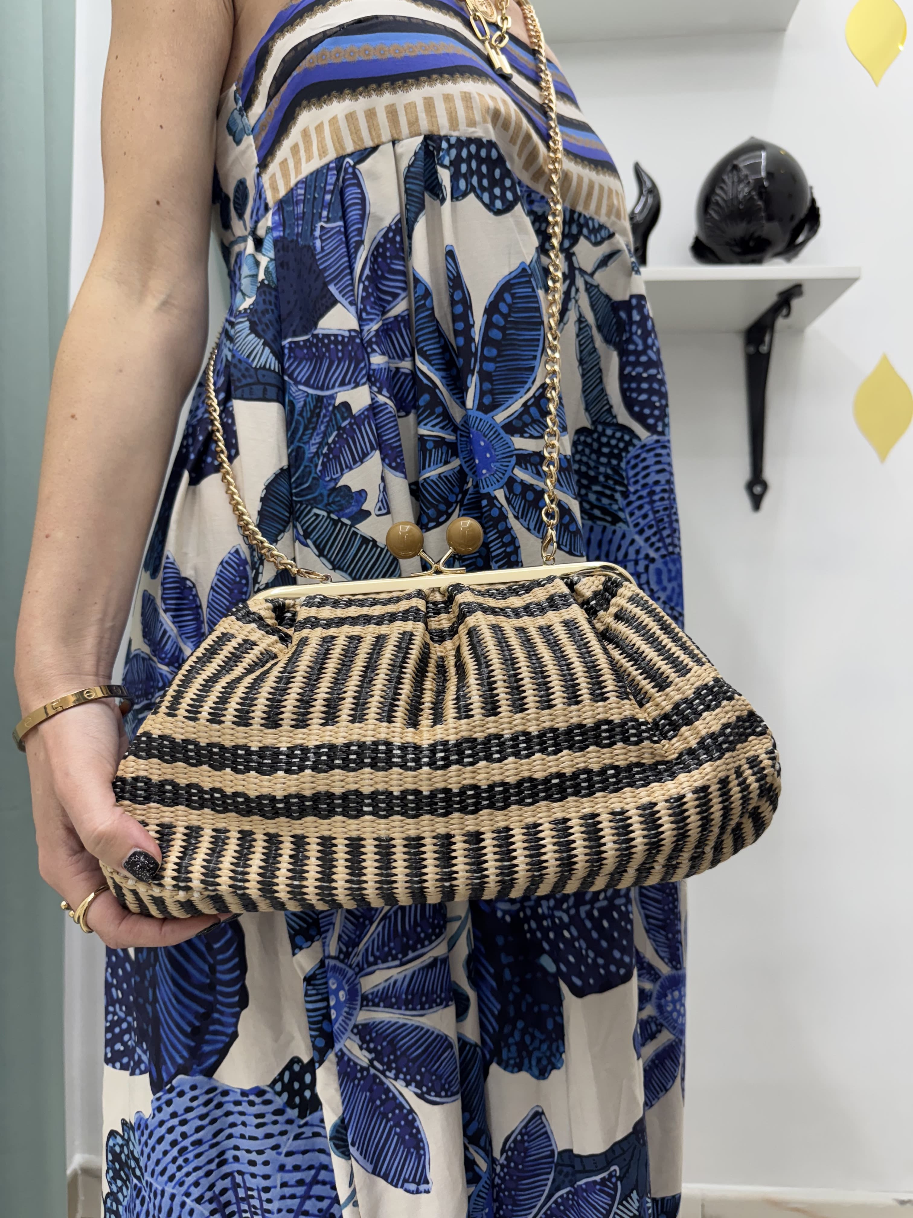 Borsa Clutch “Bonbon” in Rafia Sintetica con Tracolla Dorata – Disponibile in 3 Colori