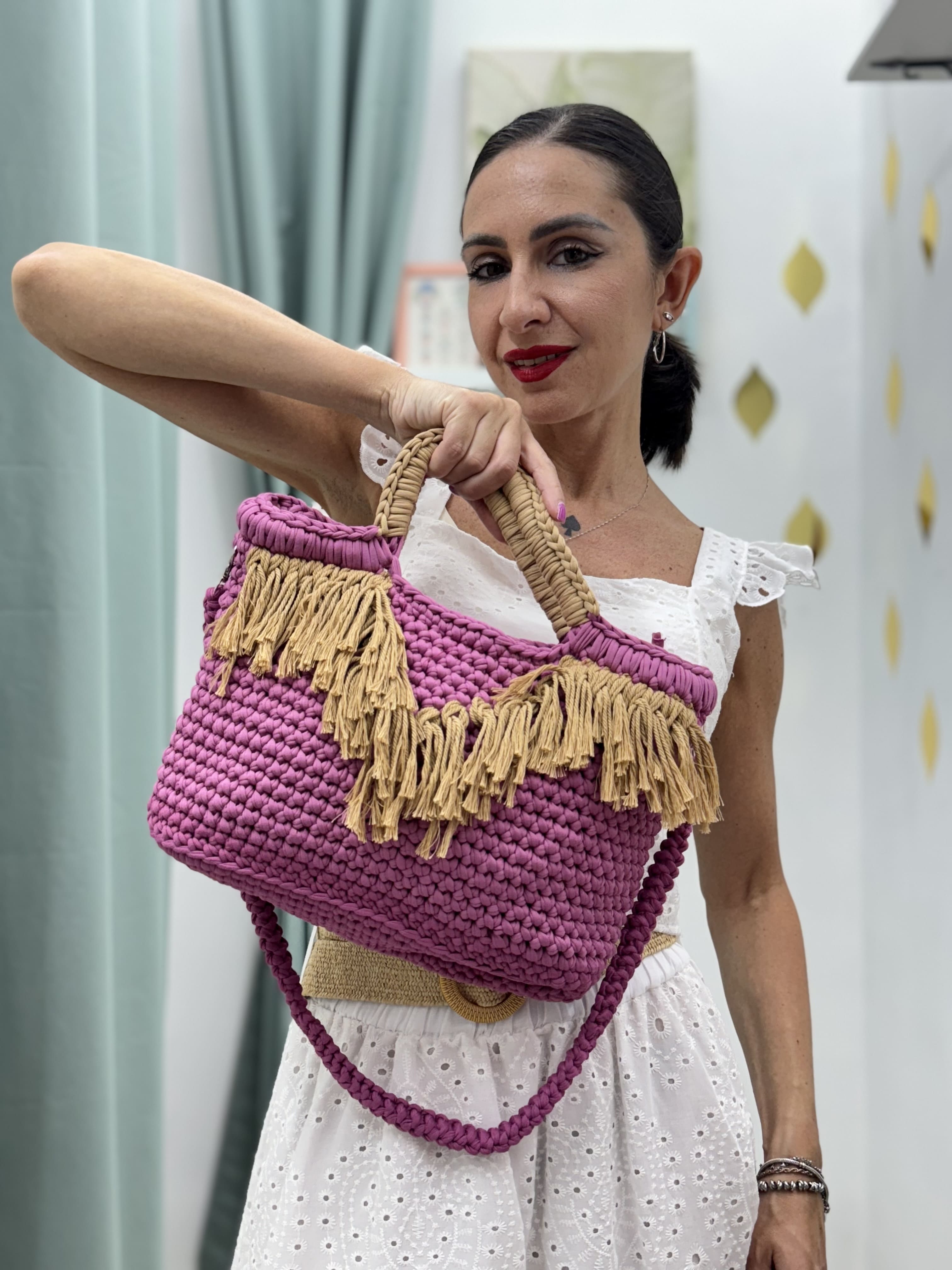 Borsa a uncinetto in fettuccia porpora con frange beige– doppio manico e tracolla rimovibile
