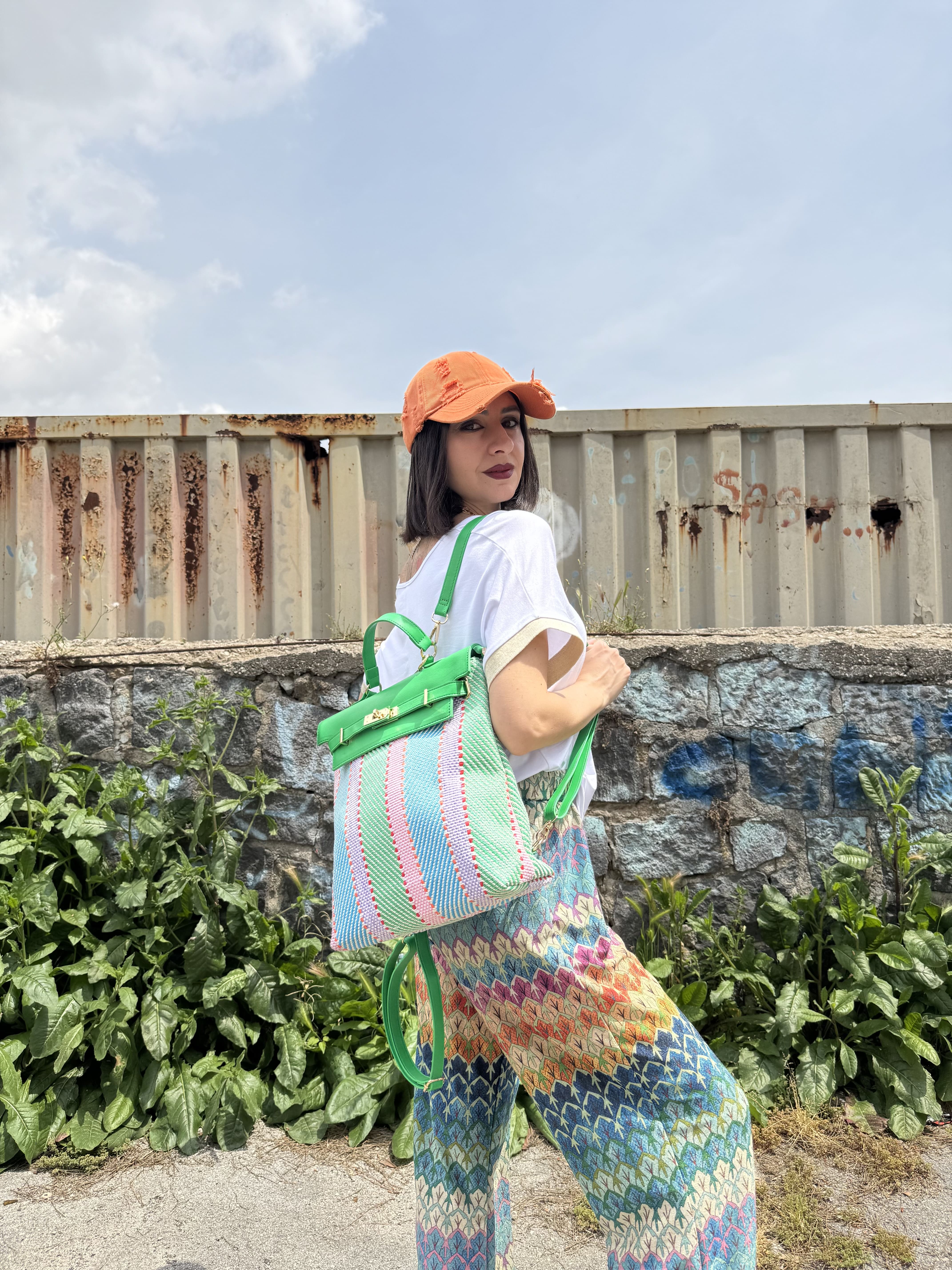 Zaino borsa in rafia con dettagli in similpelle