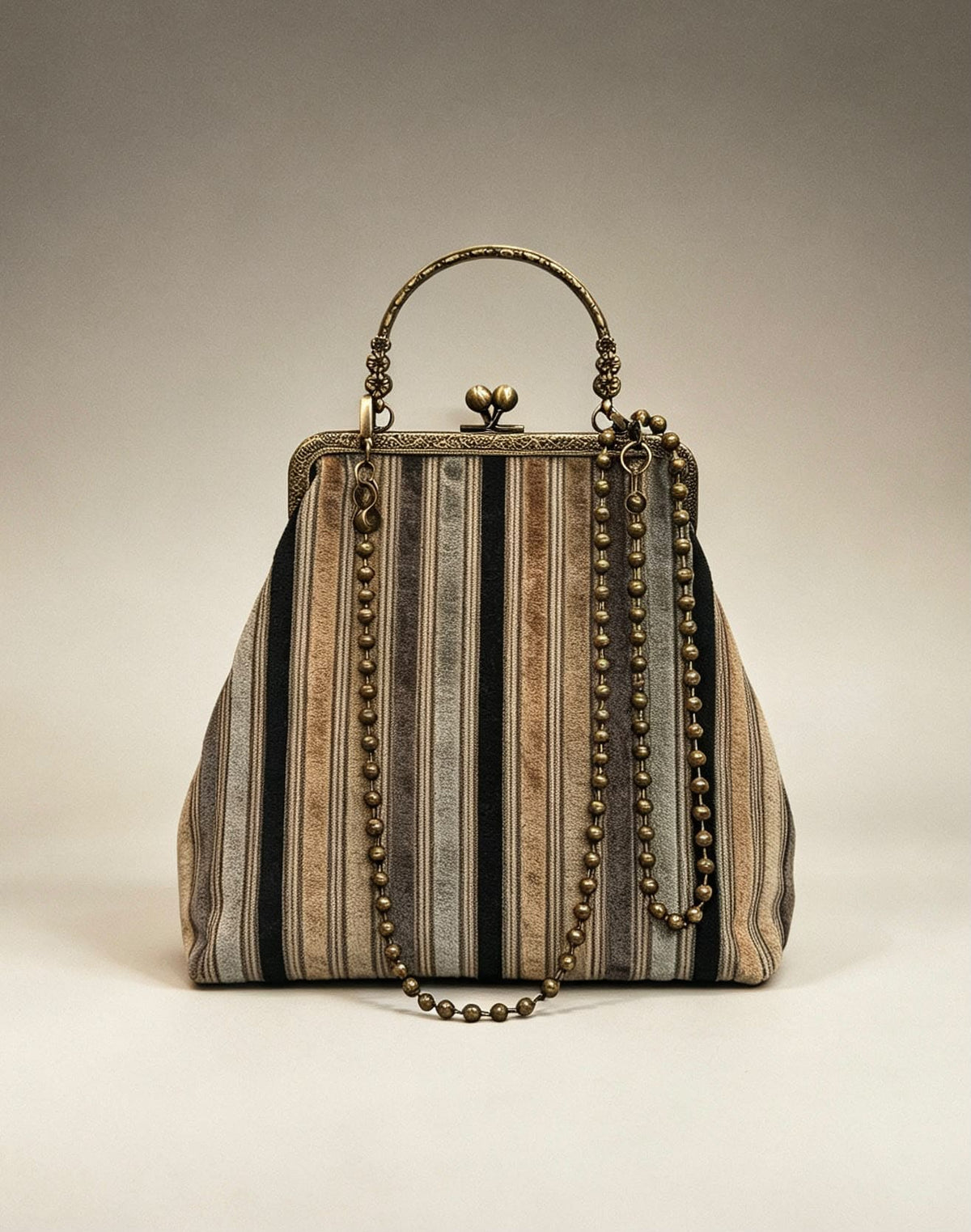 Borsa "Victorian Bag" con Dettagli in Velluto e Tracolla