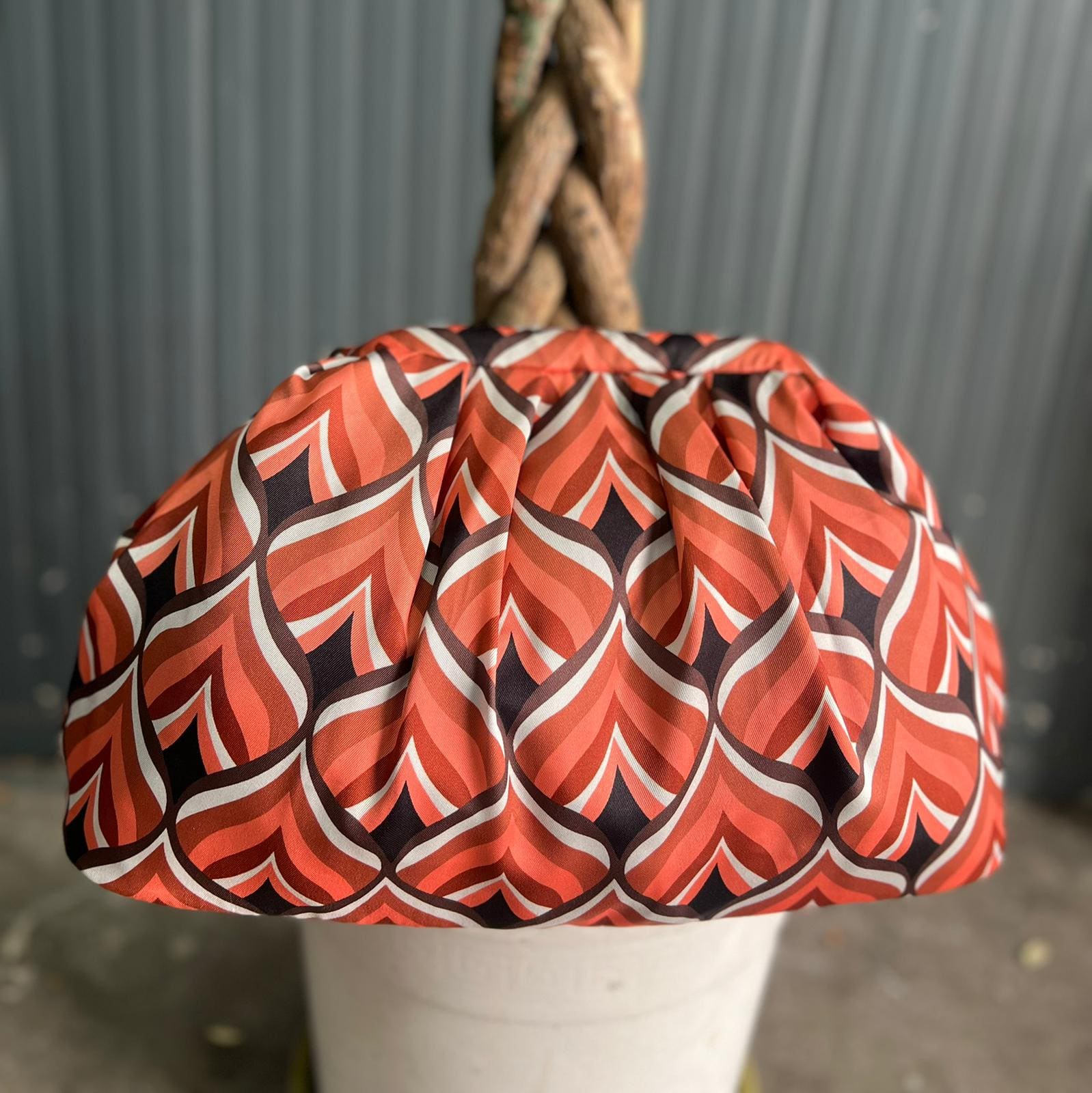 Borsa Clutch Donna in Tessuto Rasato con Tracolla a Catena