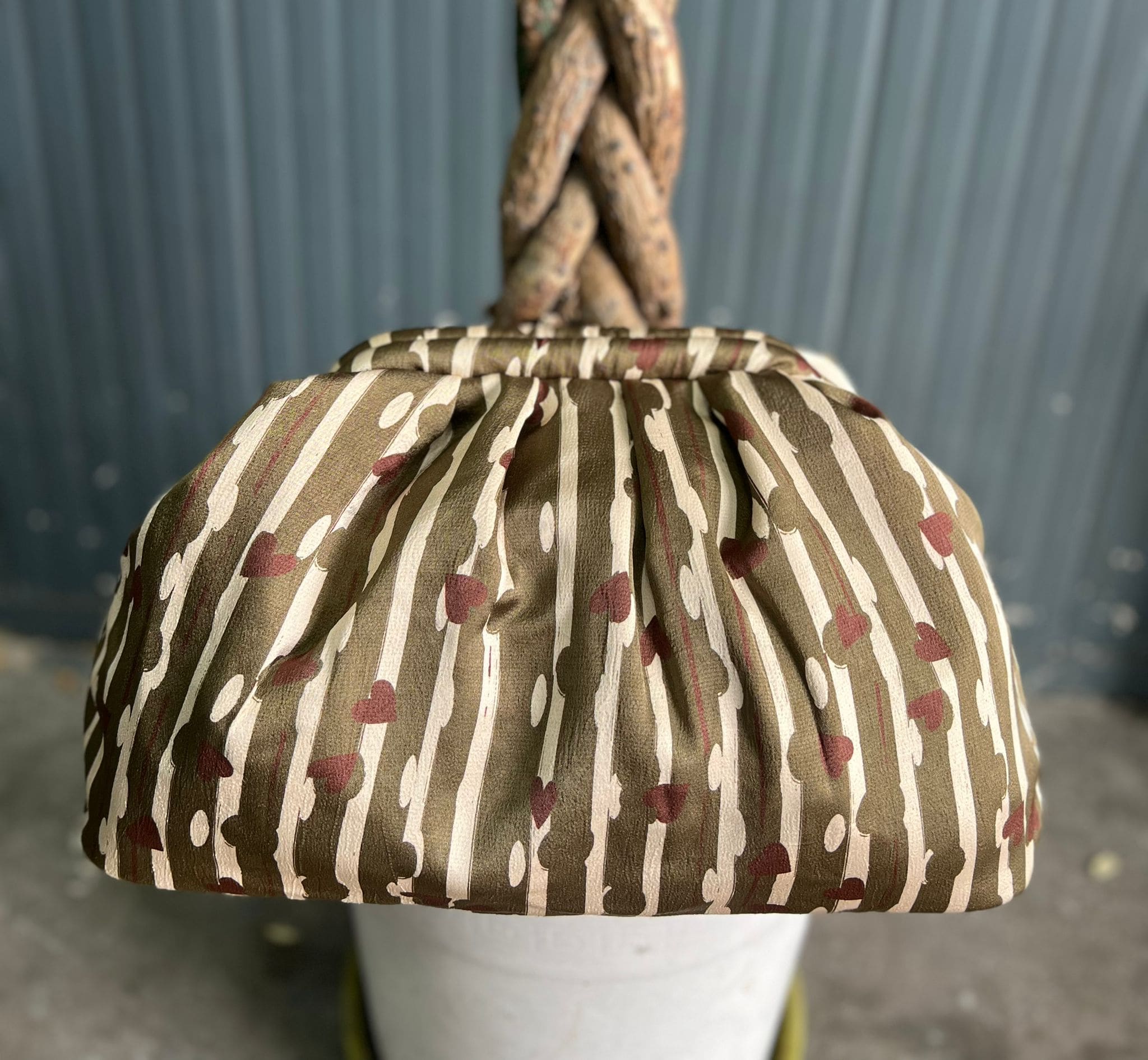 Borsa Clutch Donna in Tessuto Rasato con Tracolla a Catena