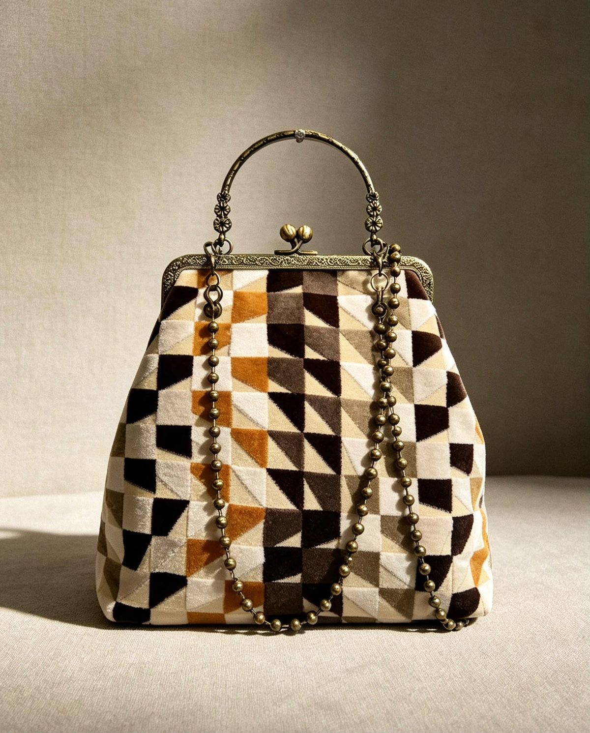 Borsa "Victorian Bag" con Dettagli in Velluto e Tracolla