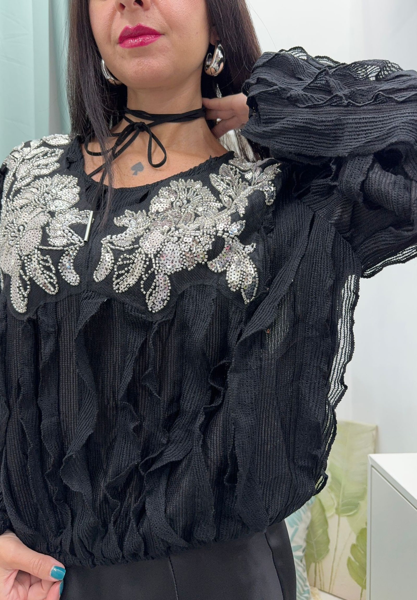 Maglia con volant e paillettes