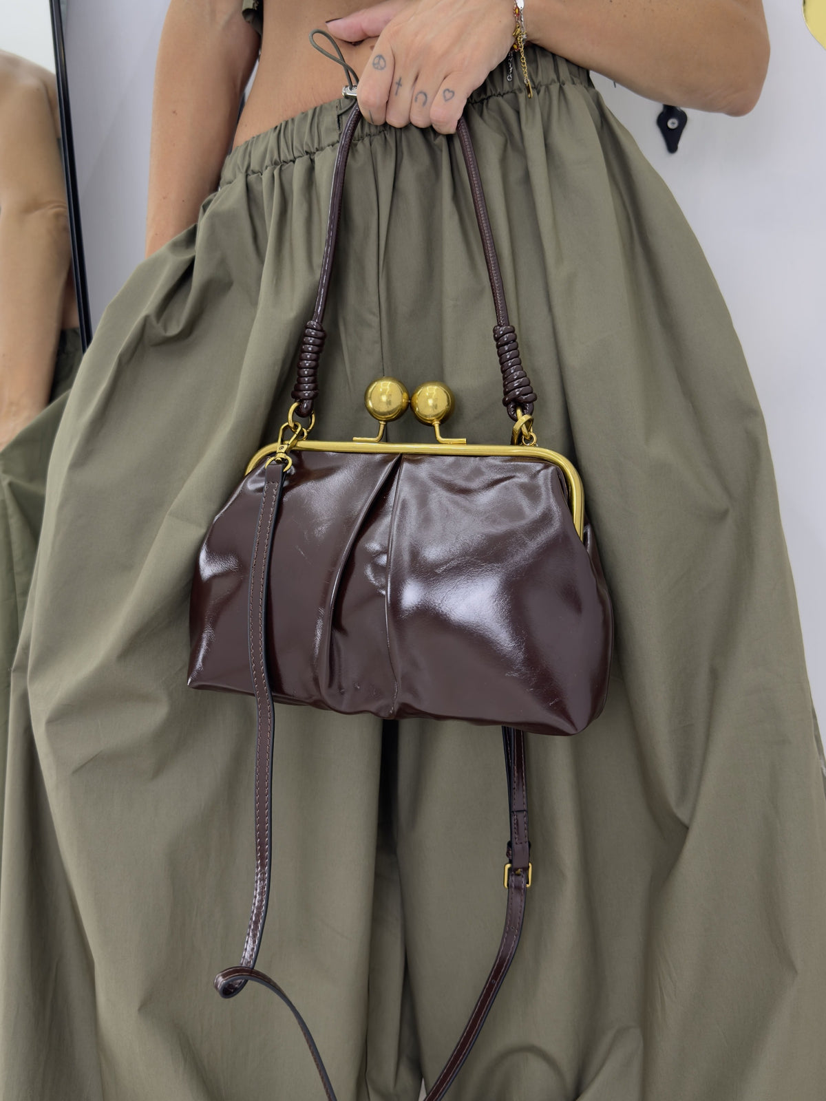Borsa Clutch Donna in Similpelle Semi Lucida con Chiusura Clic-Clac Vintage e Tracolla