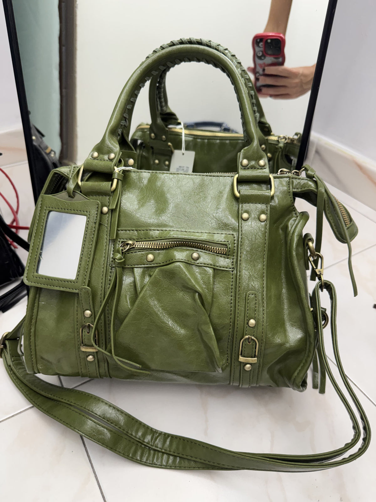 Borsa Semi-Lucida Stile Rock-Chic | Bauletto a Mano con Tracolla Removibile