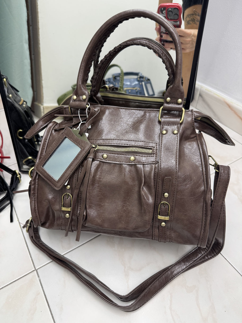 Borsa Semi-Lucida Stile Rock-Chic | Bauletto a Mano con Tracolla Removibile