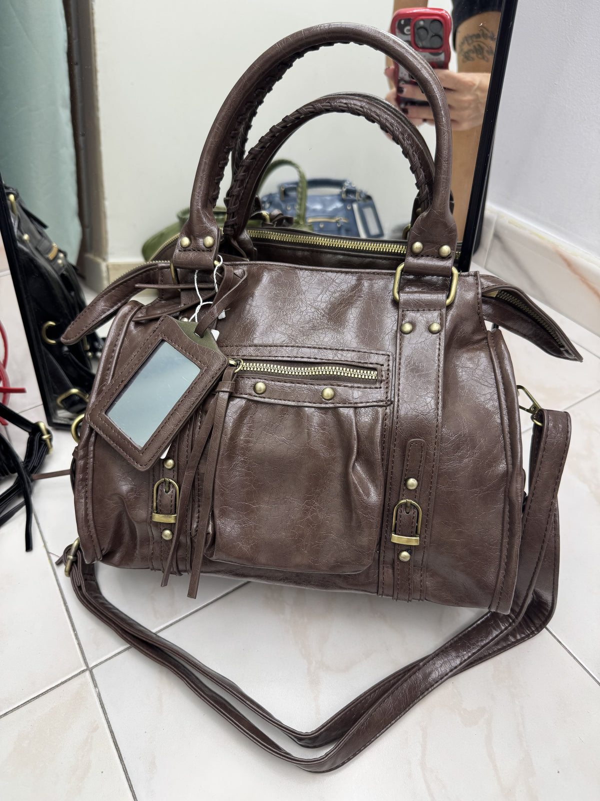 Borsa Semi-Lucida Stile Rock-Chic | Bauletto a Mano con Tracolla Removibile