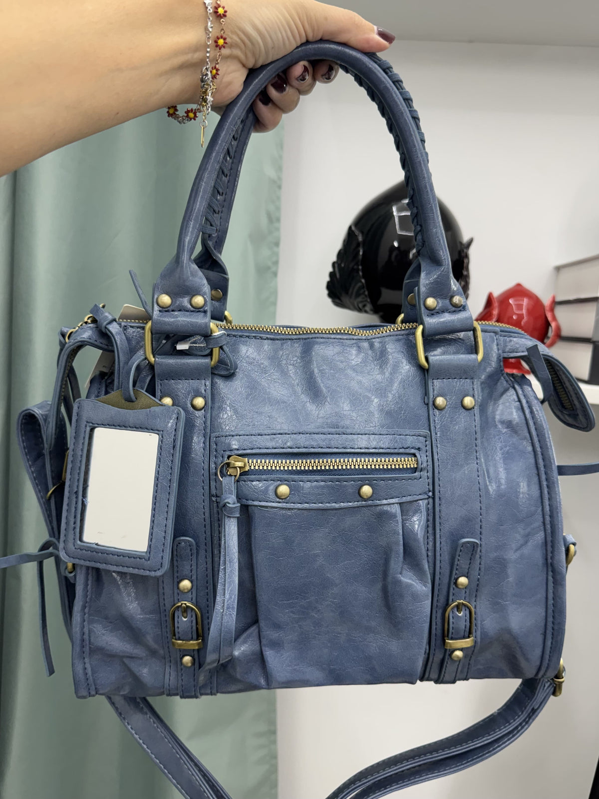 Borsa Semi-Lucida Stile Rock-Chic | Bauletto a Mano con Tracolla Removibile