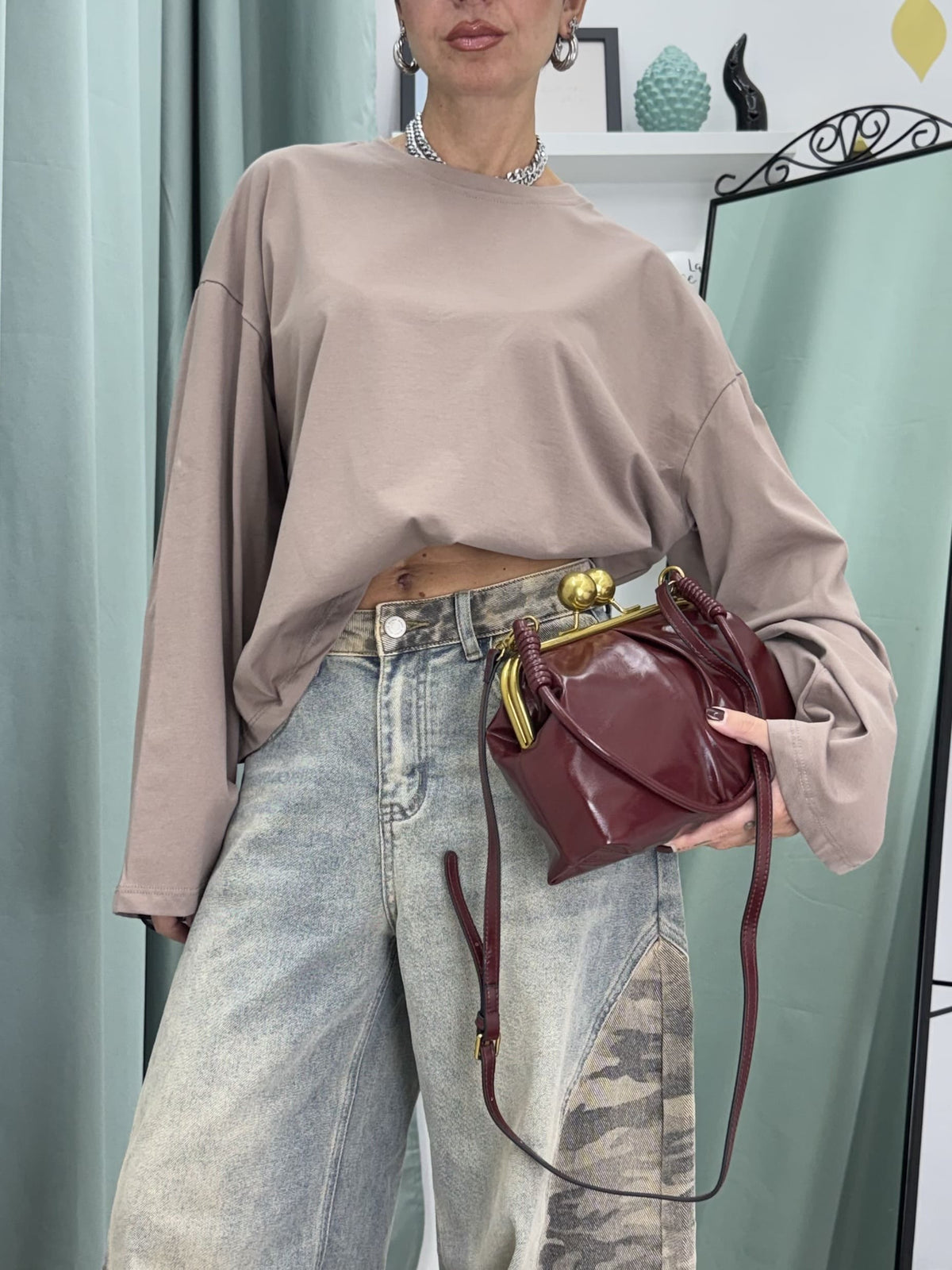 Pantaloni Jeans Balloon Fit Sabbiati con Inserti Camouflage Laterali