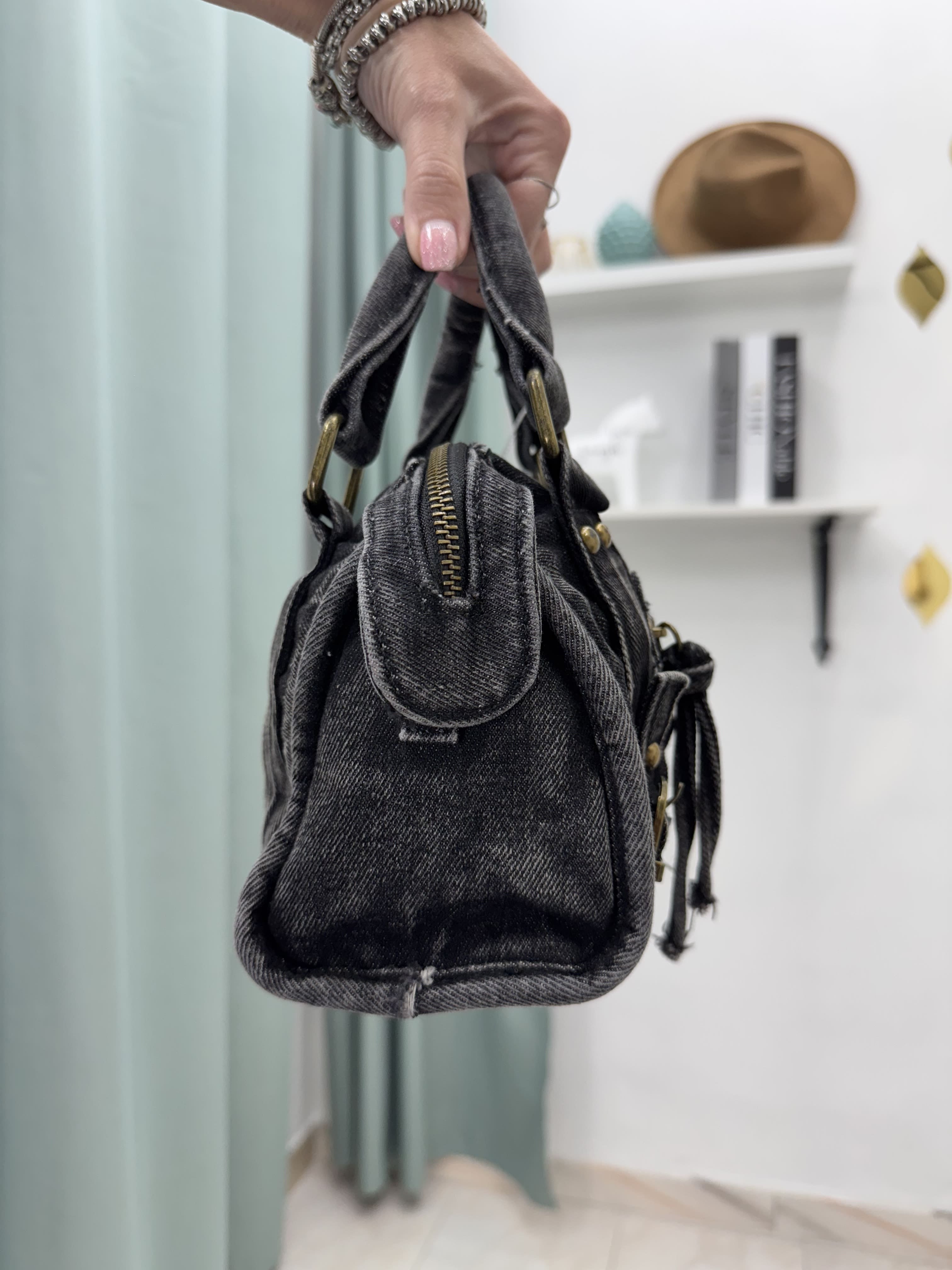 Borsetta in Denim "Urban Studs" – Doppio Manico e Tracolla