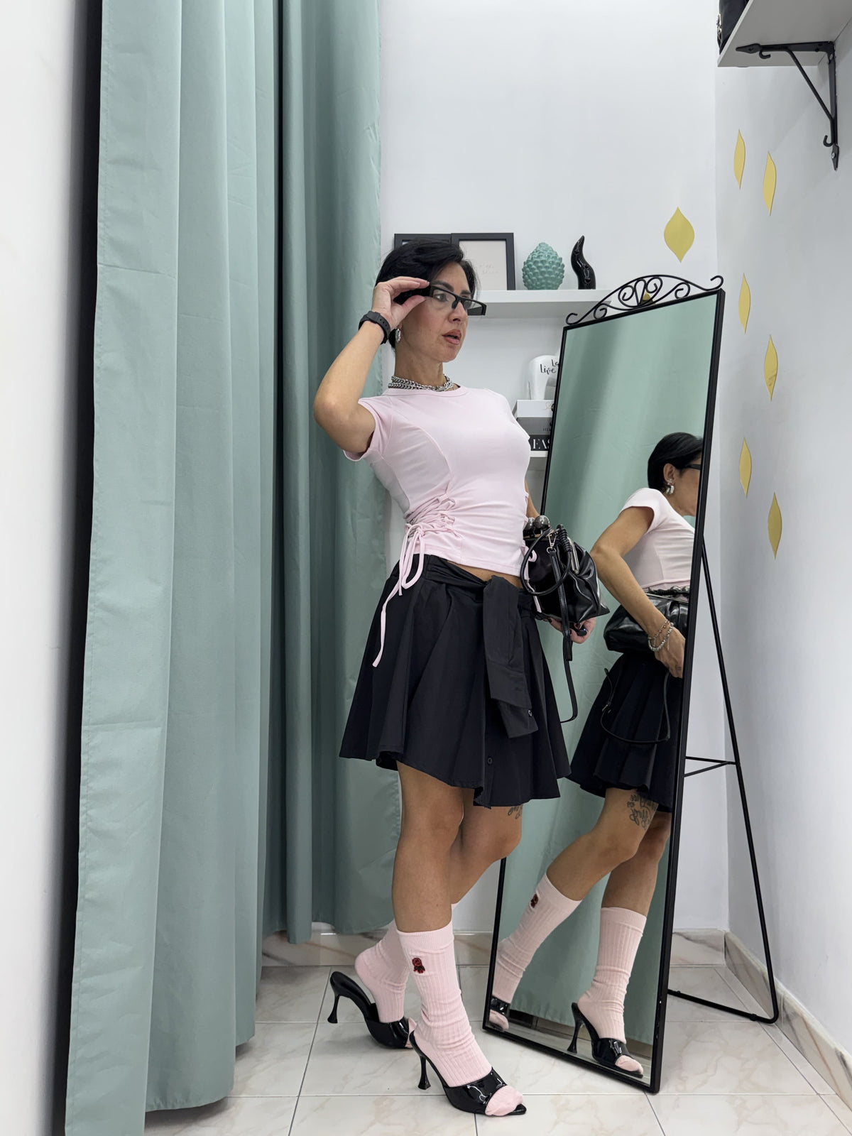 T-shirt in Cotone Rosa con Intrecci Laterali – Stile "Lace-Up"