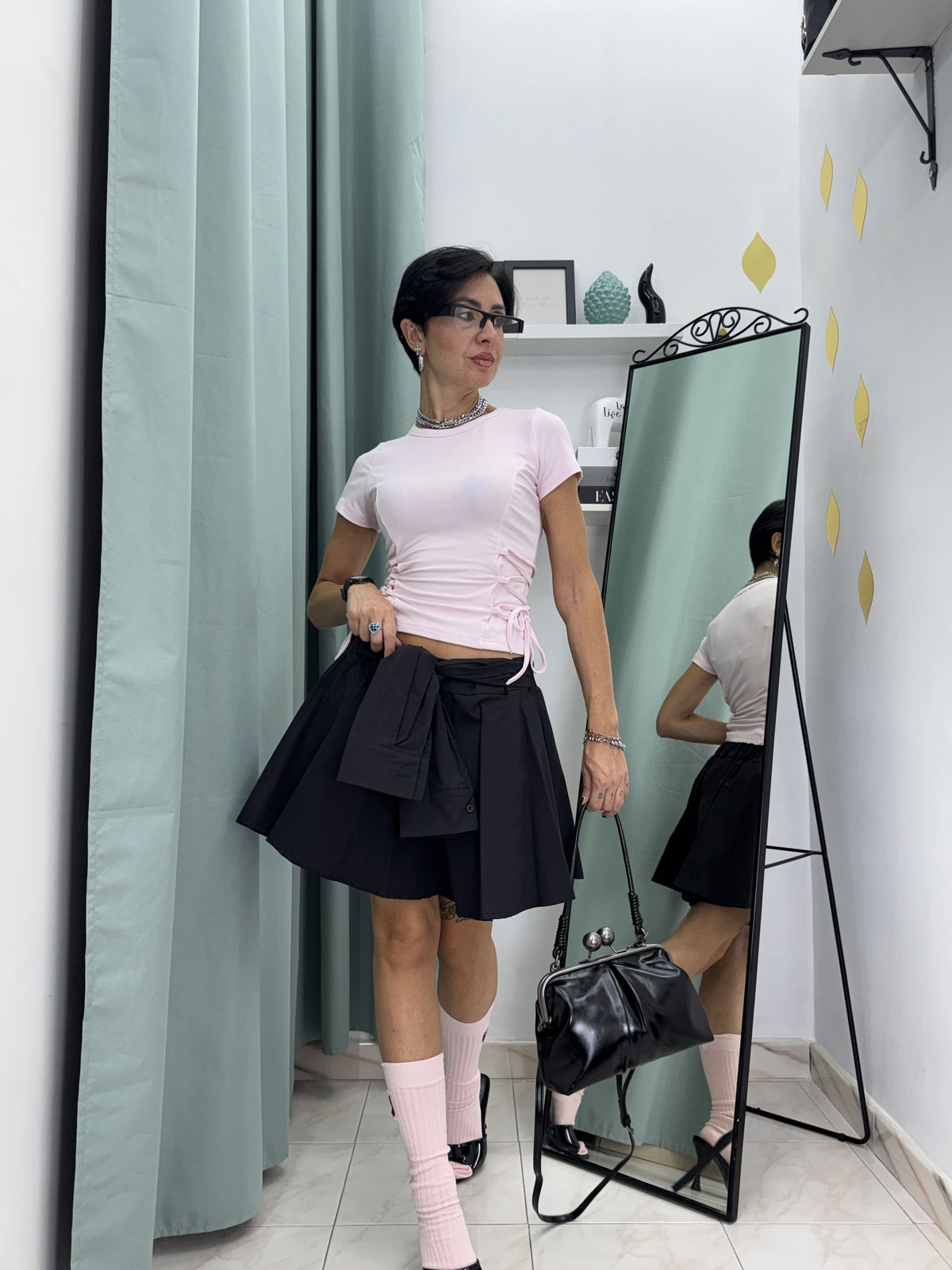 T-shirt in Cotone Rosa con Intrecci Laterali – Stile "Lace-Up"