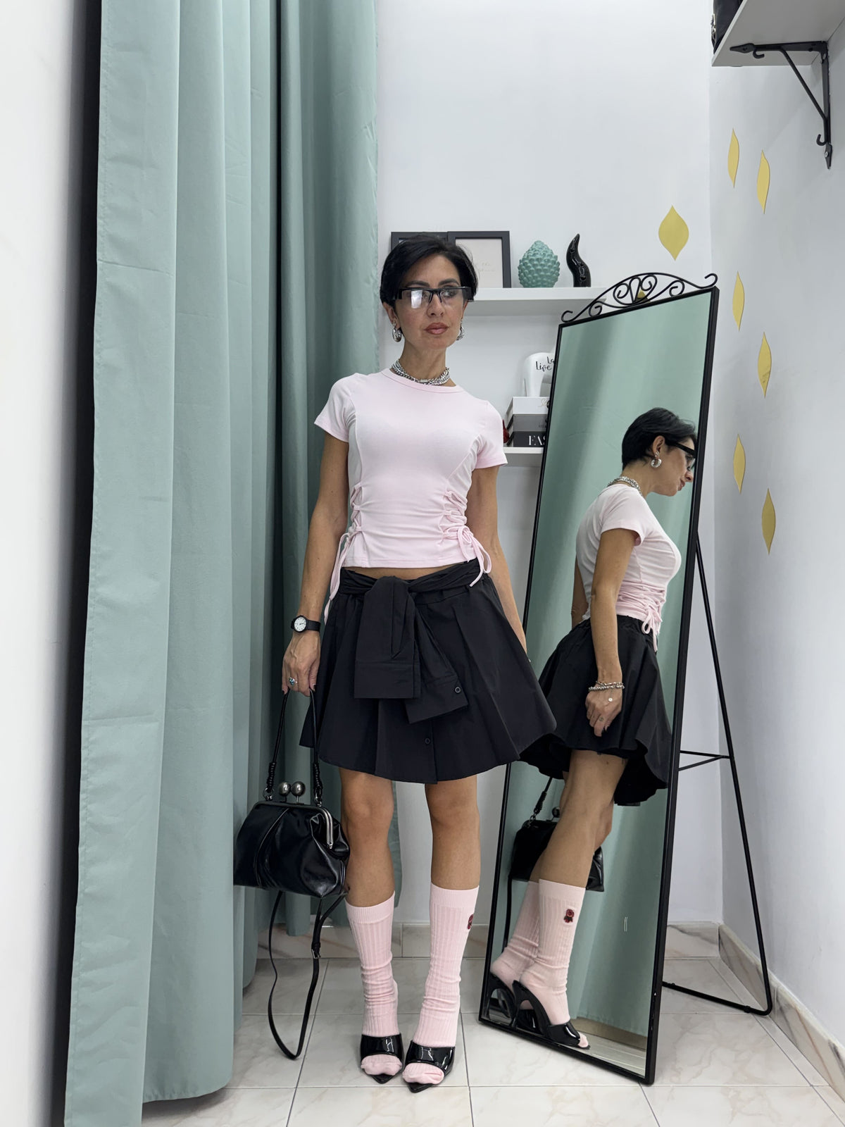 Gonna Pantaloncino Nera in Cotone e Viscosa con Dettaglio Maniche a Camicia Annodate