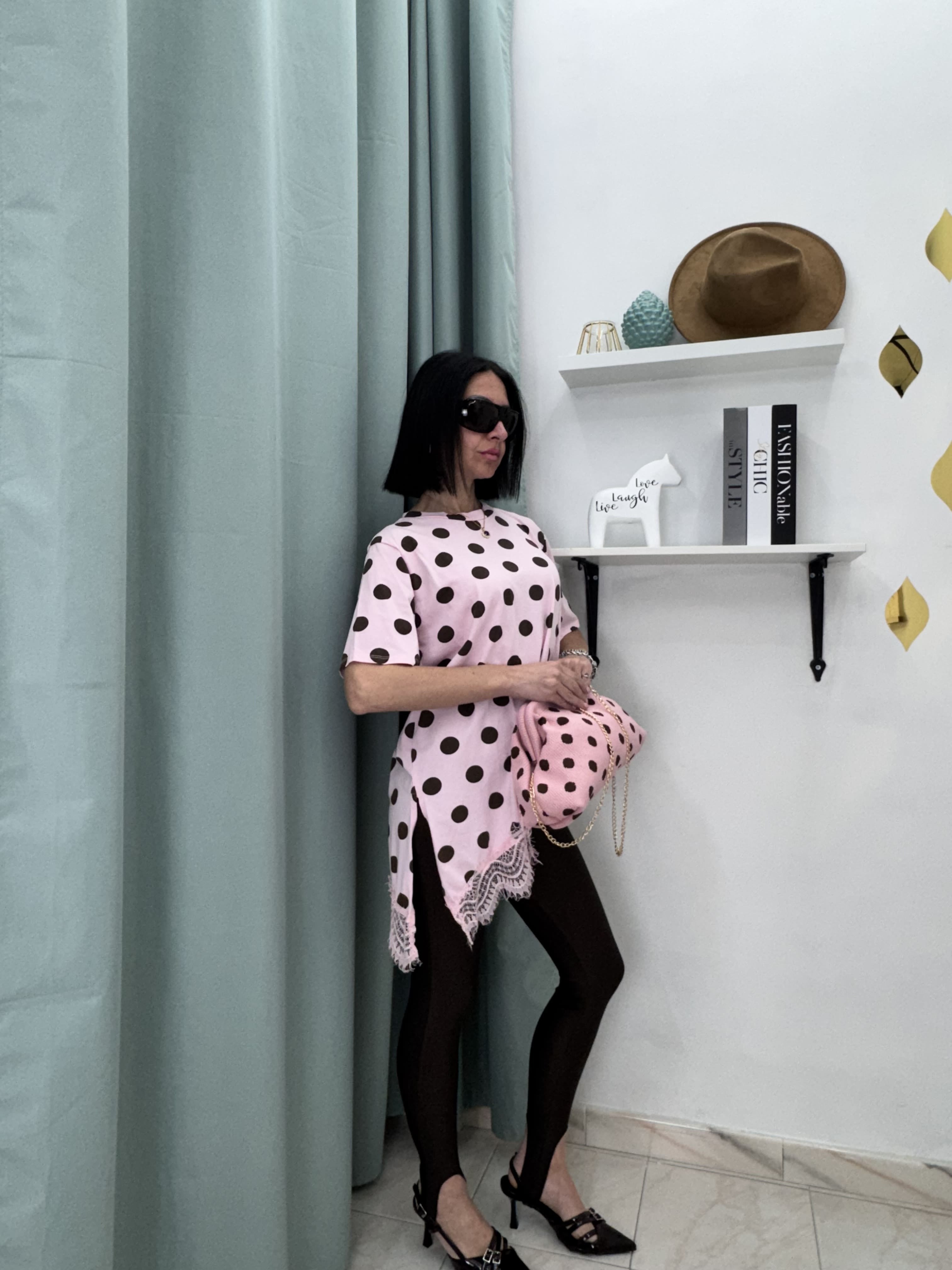 Maglia Asimmetrica a Pois con Bordo in Pizzo – Eleganza Casual Taglia unica