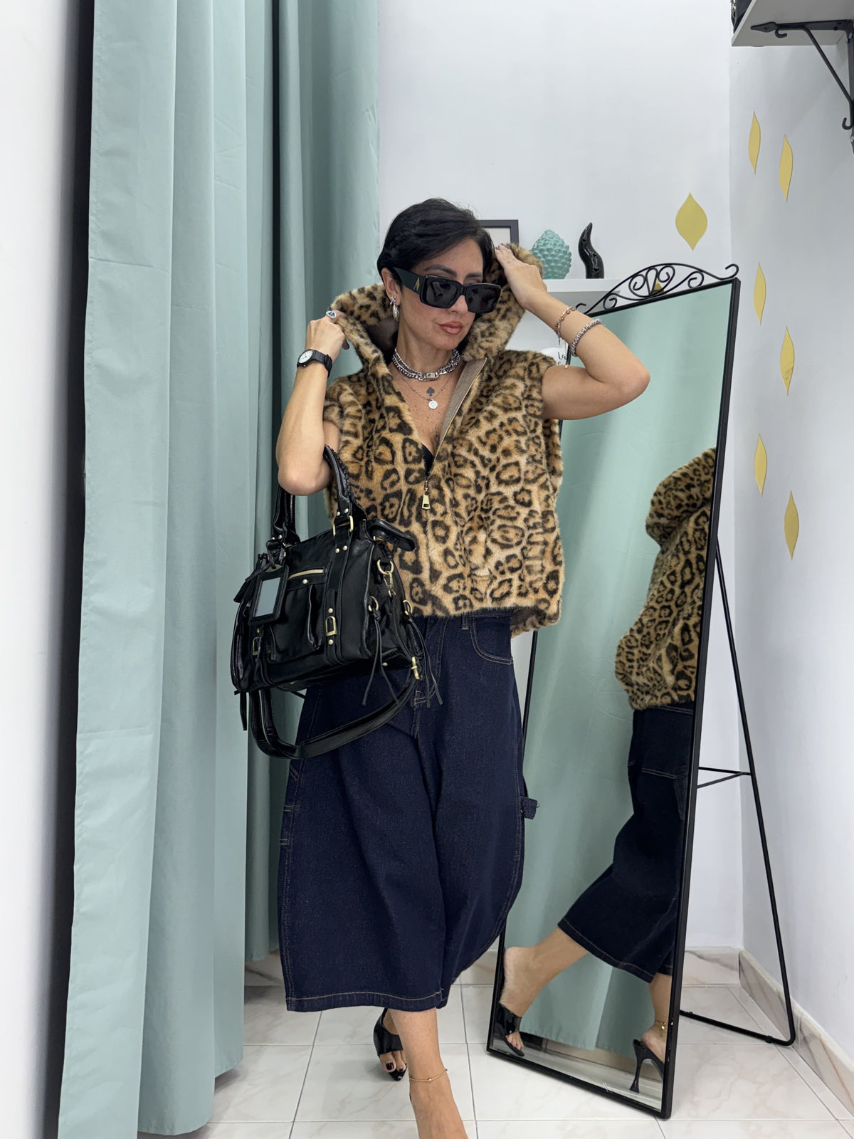 Gilet Smanicato in Ecopelliccia Maculata "Crop & Over"