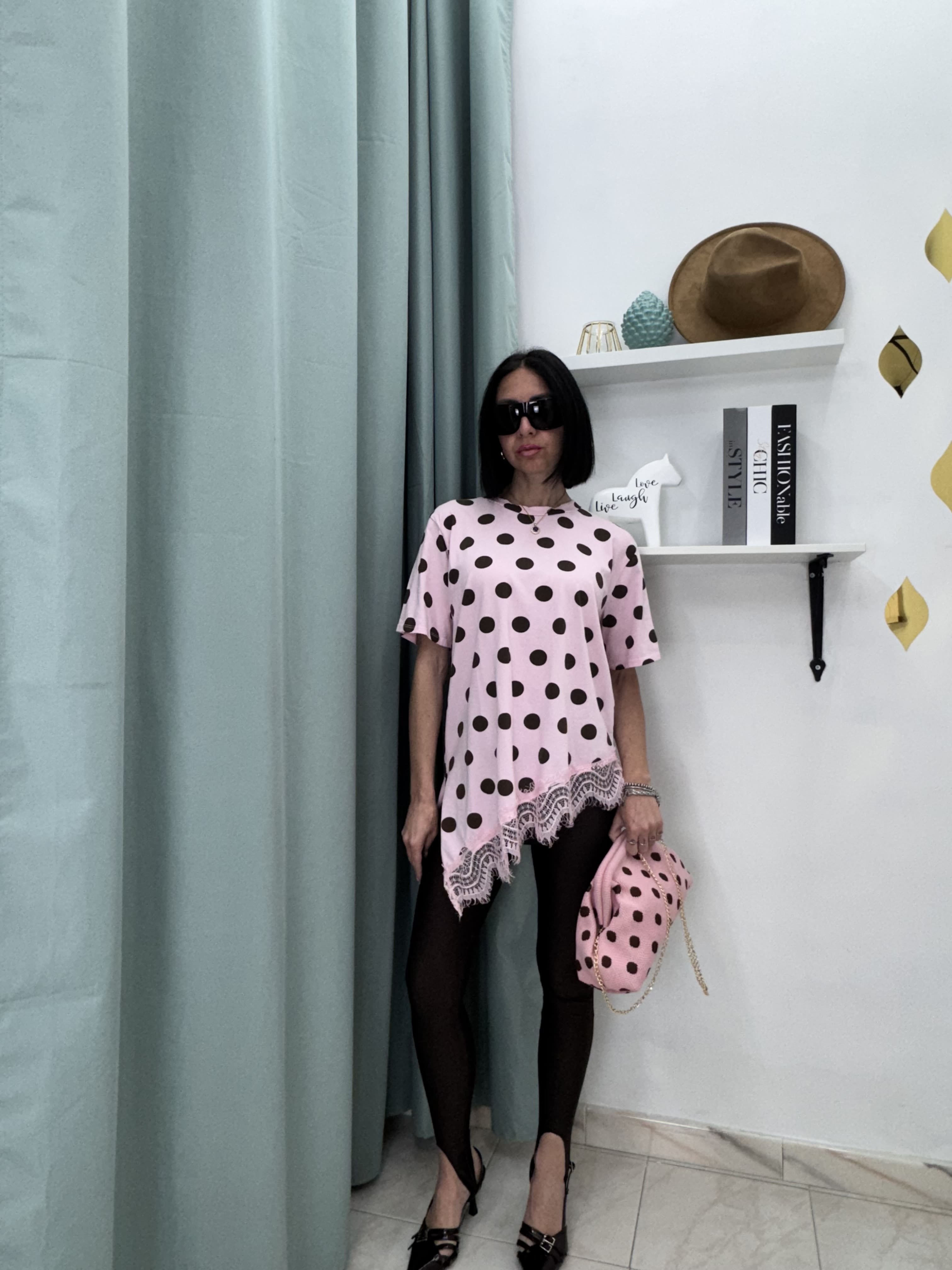 Maglia Asimmetrica a Pois con Bordo in Pizzo – Eleganza Casual Taglia unica
