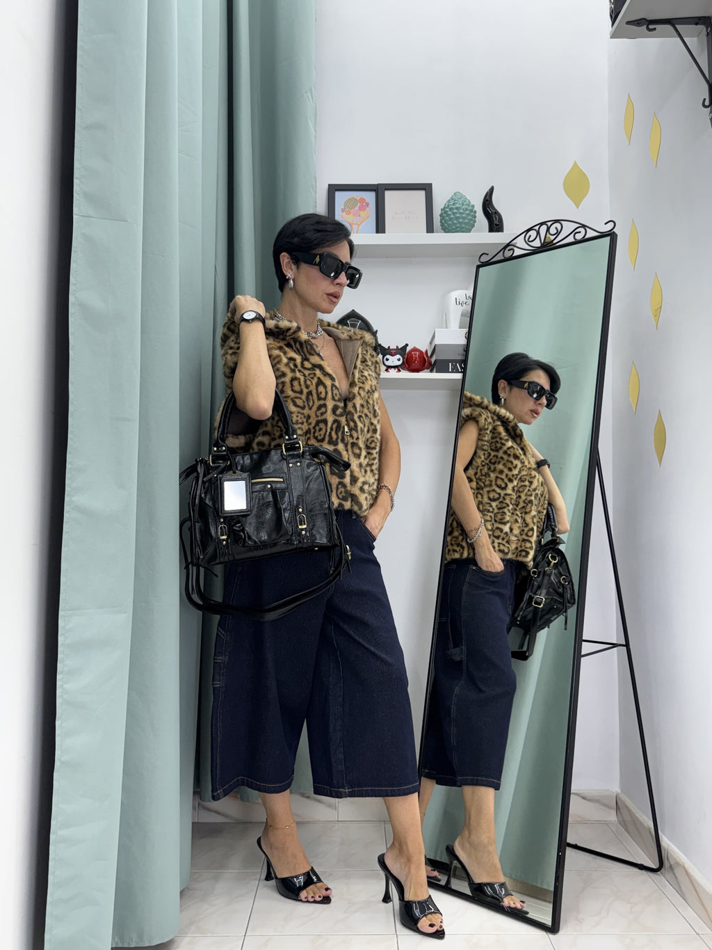 Gilet Smanicato in Ecopelliccia Maculata "Crop & Over"