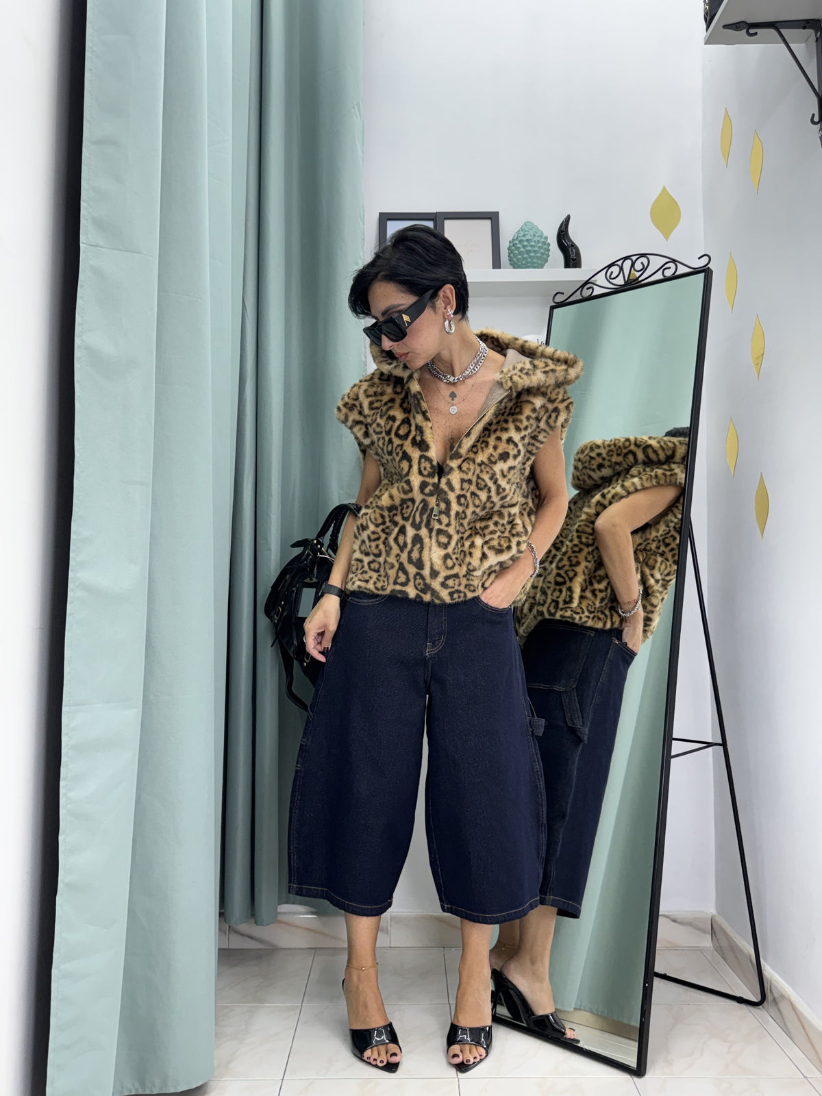 Gilet Smanicato in Ecopelliccia Maculata "Crop & Over"