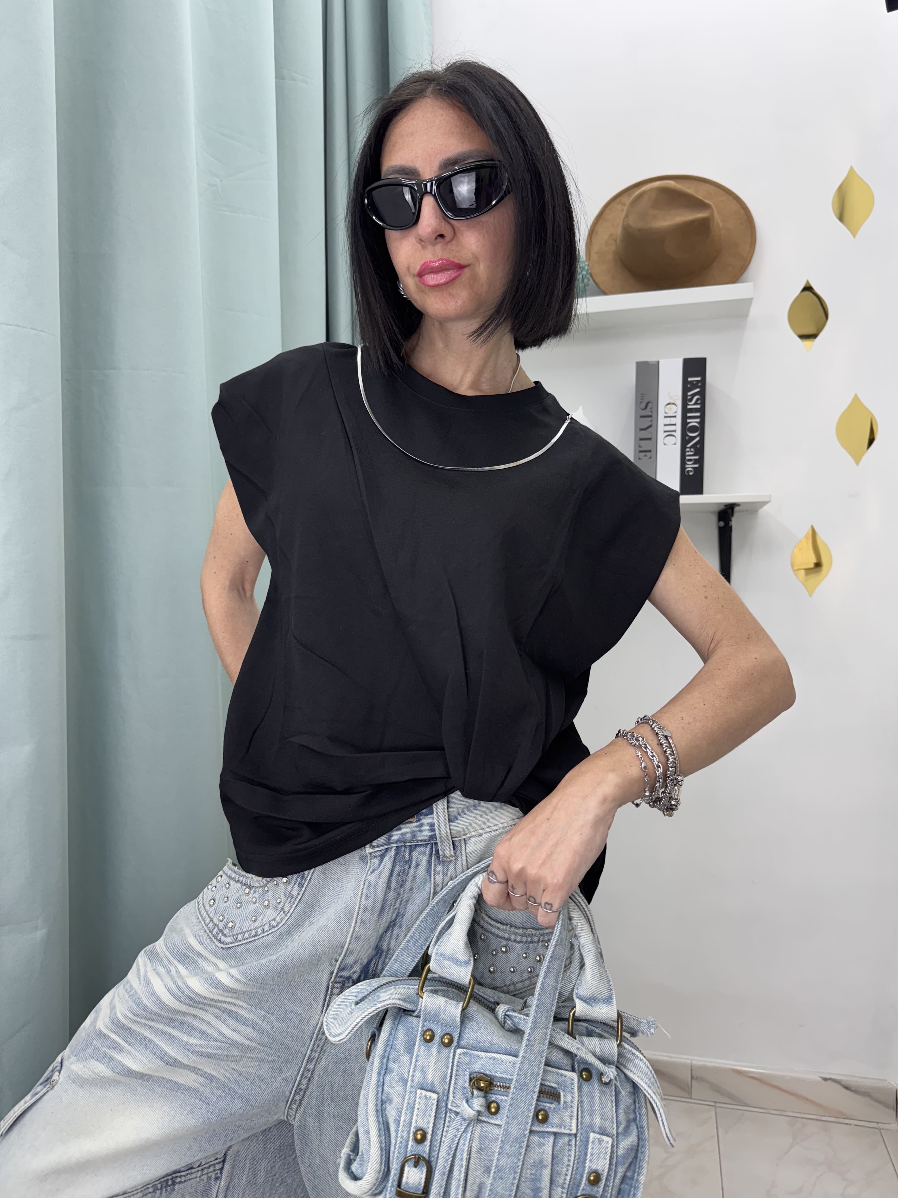 Top Giro Maniche con Nodo e Collana – Urban Minimal Chic