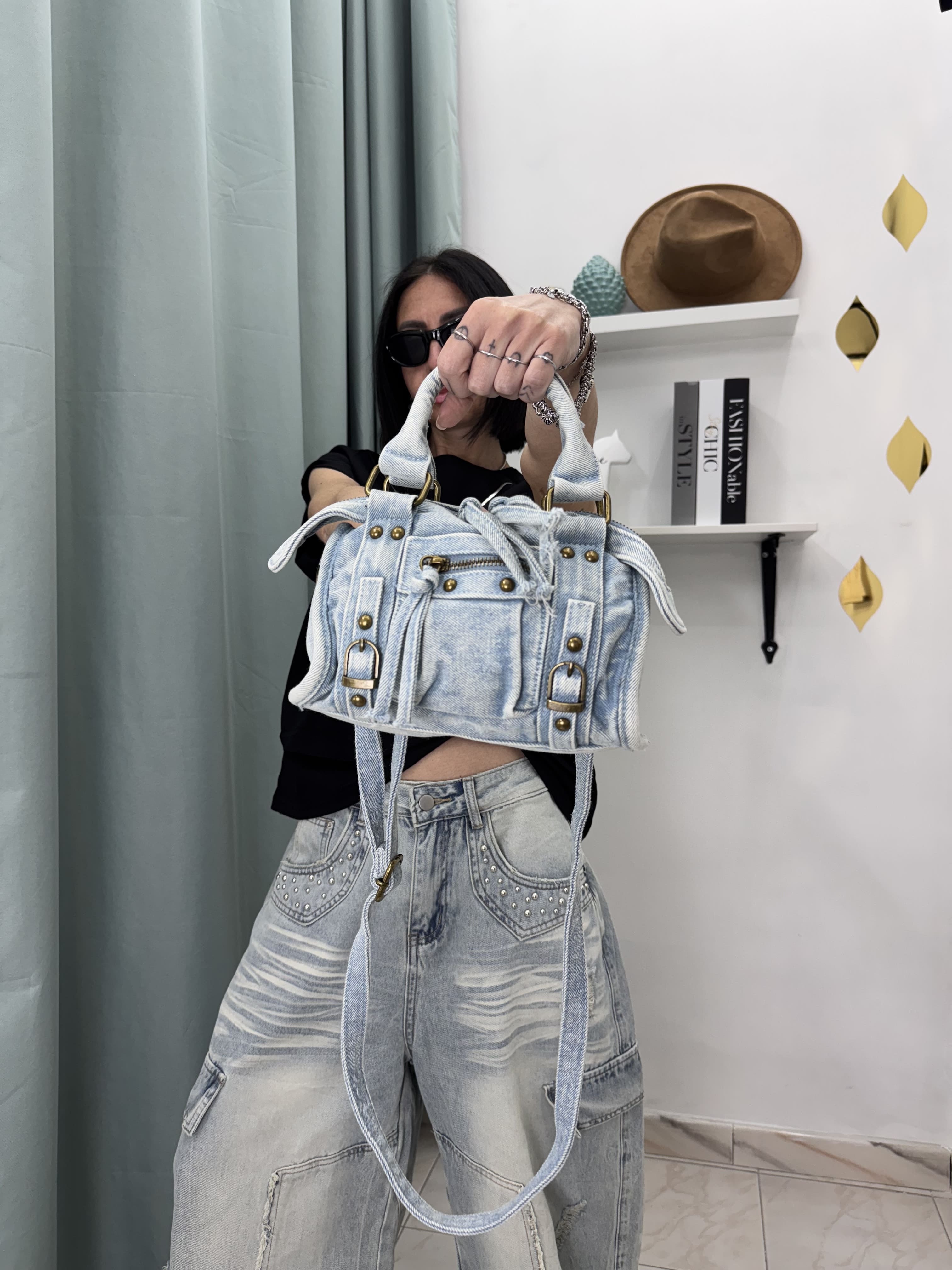 Borsetta in Denim "Urban Studs" – Doppio Manico e Tracolla