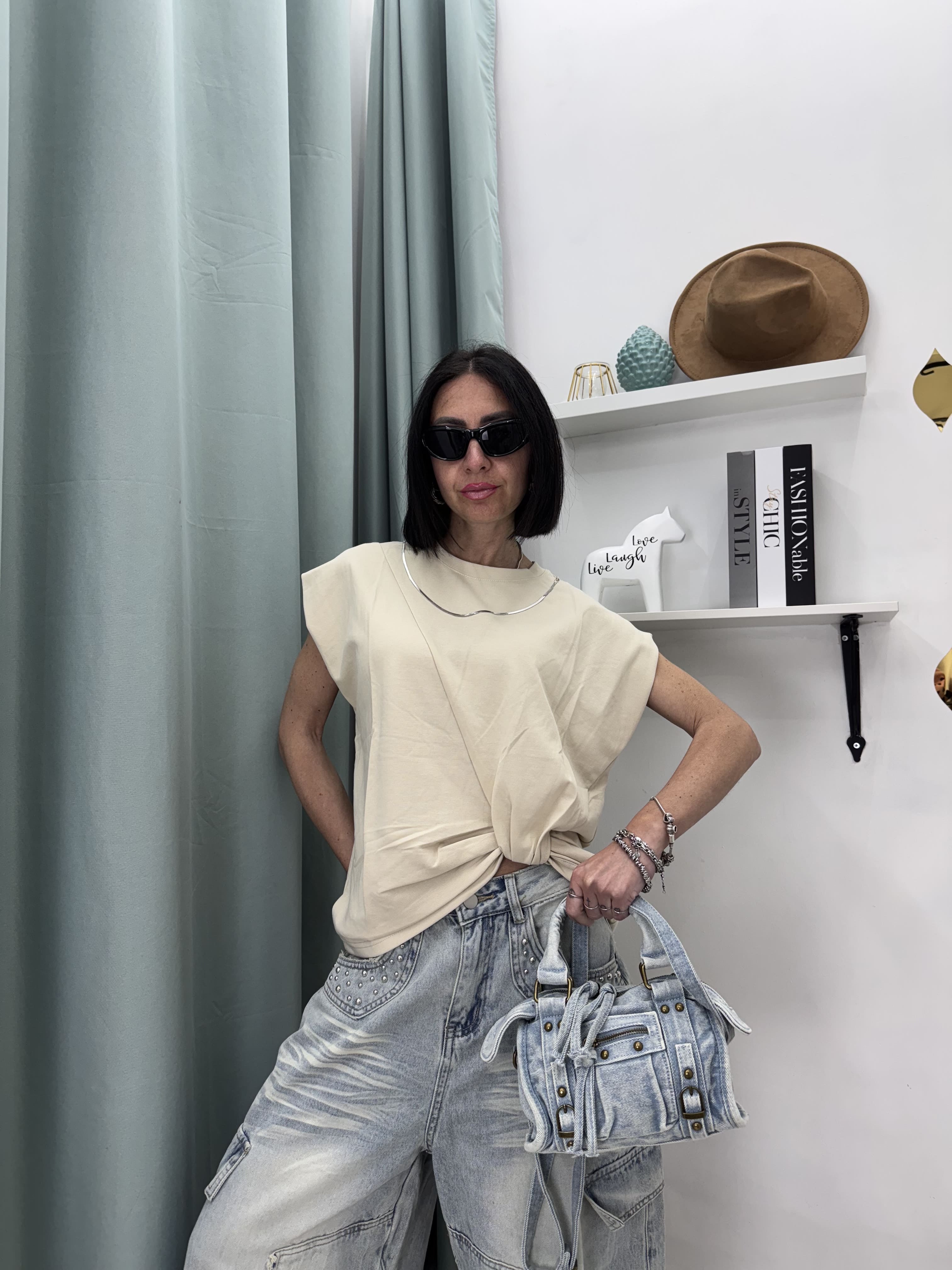 Top Giro Maniche con Nodo e Collana – Urban Minimal Chic