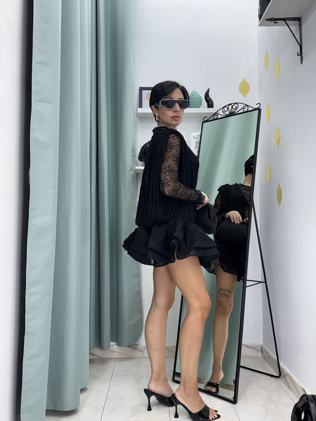 Abito casacca 2 in 1 in pizzo nero trasparente con body e volant