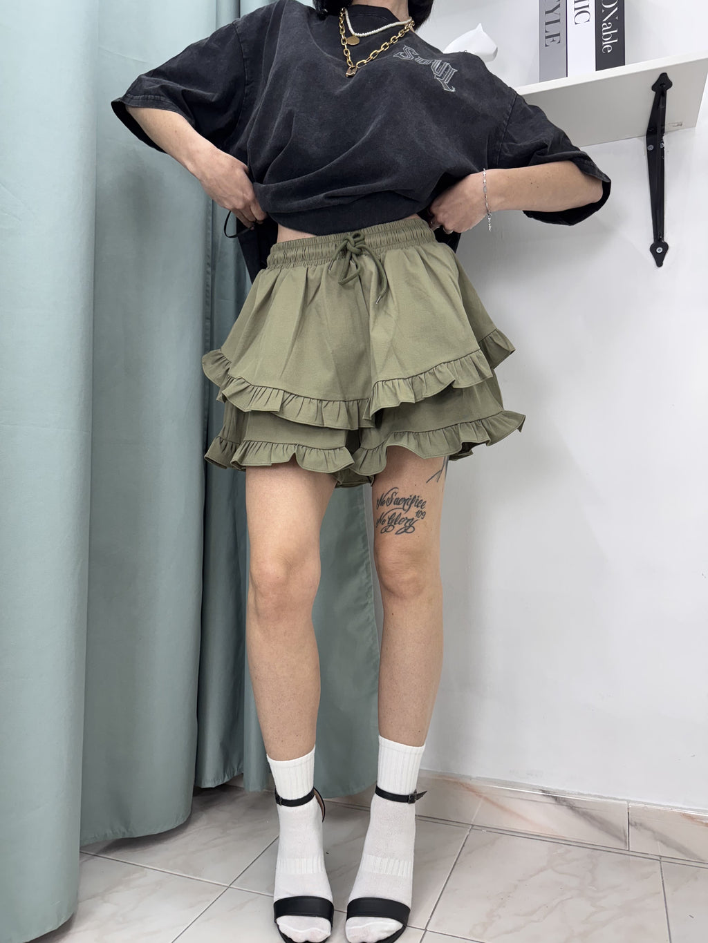 Gonna Pantalone Monkiss con Volant – Comodità e Stile Urban