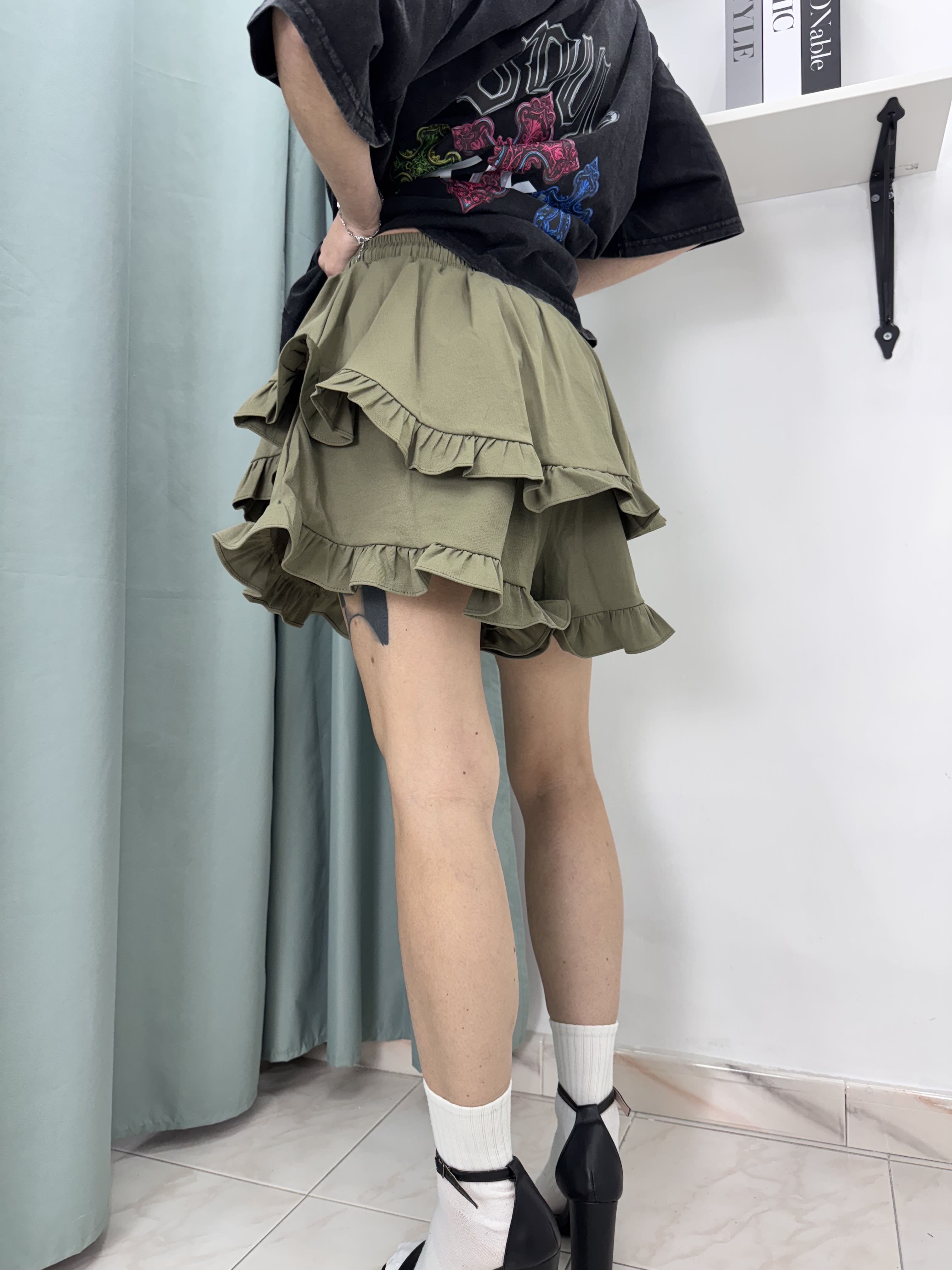 Gonna Pantalone Monkiss con Volant – Comodità e Stile Urban