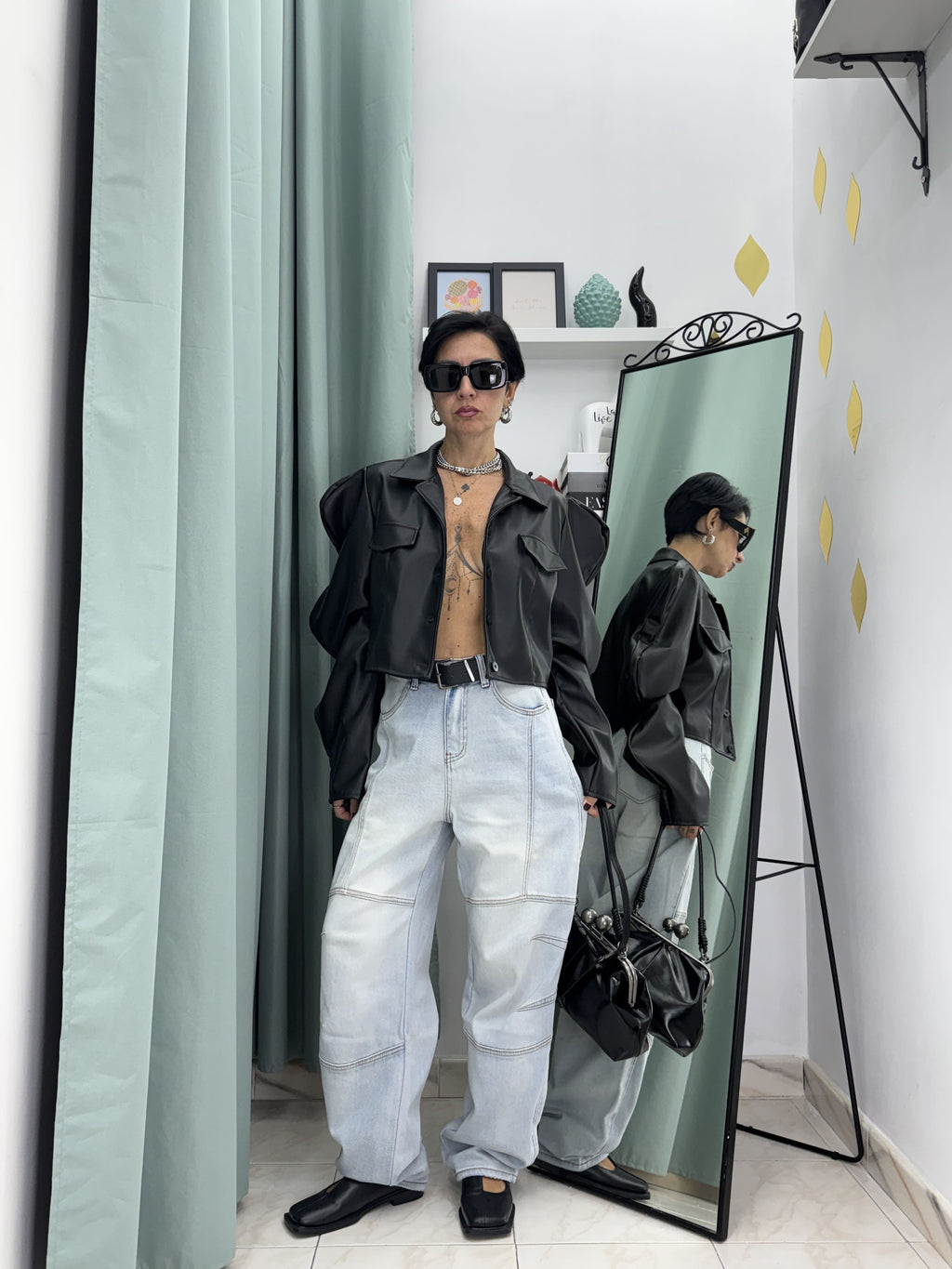Giacca Crop in Similpelle Boxy Fit con Maniche ad Onde Scultura