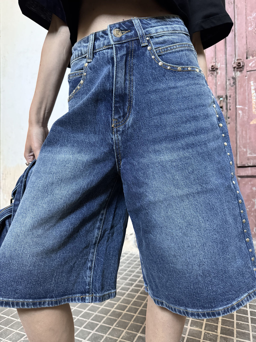 Bermuda Denim Wide Leg con Borchie – Il Must-Have Streetstyle (guida alle taglie nei dettagli)
