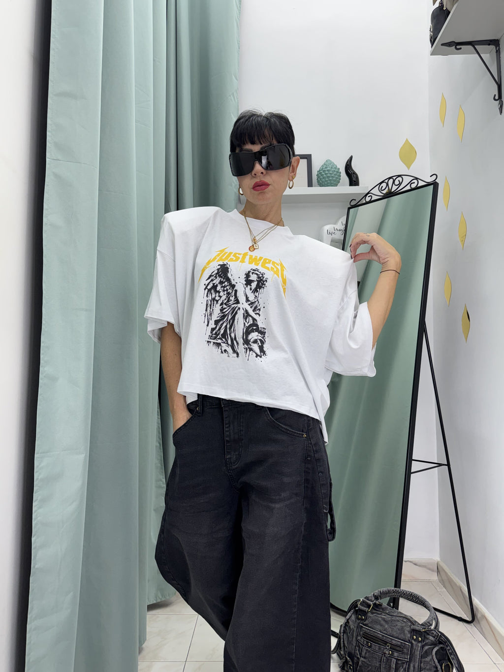 Maxi T-Shirt Corta Boxy Fit Just West con Maxi Spalline e Grafica Angelo | 100% Cotone