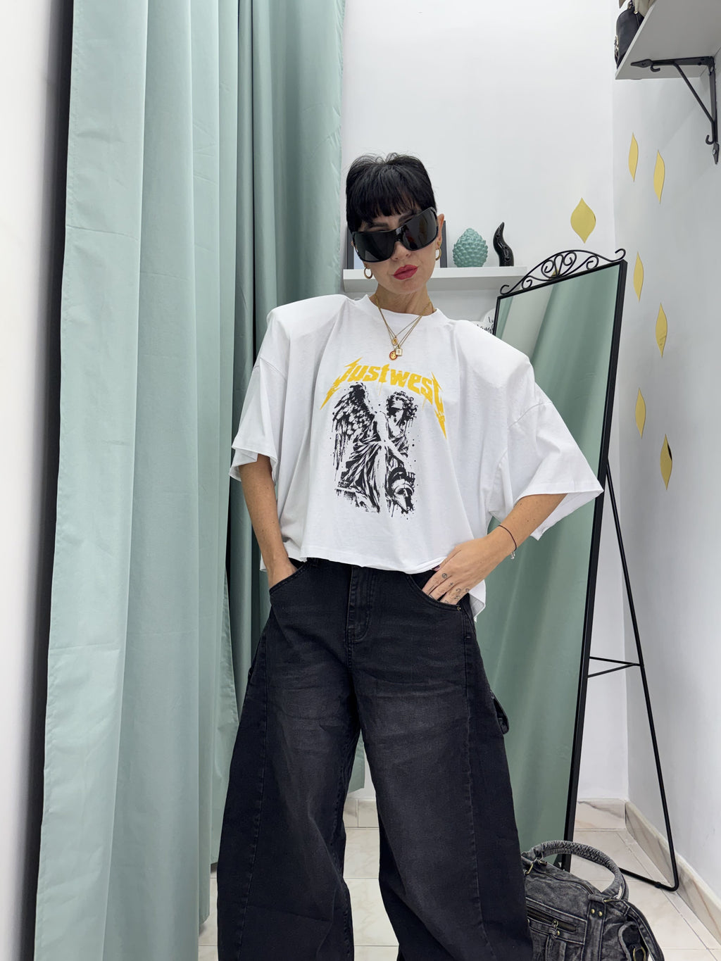 Maxi T-Shirt Corta Boxy Fit Just West con Maxi Spalline e Grafica Angelo | 100% Cotone