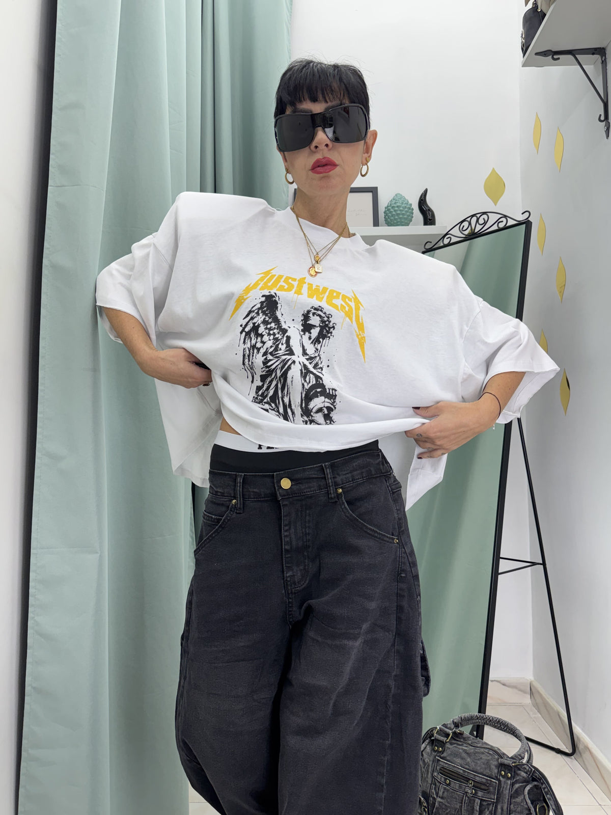 Maxi T-Shirt Corta Boxy Fit Just West con Maxi Spalline e Grafica Angelo | 100% Cotone
