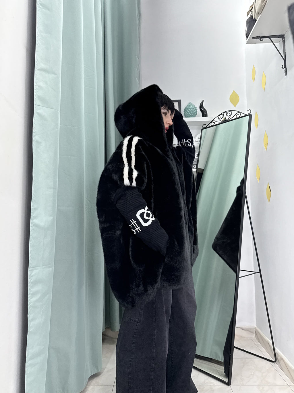 Ecofur con cappuccio oversize con interno in montone ecologico e bande laterali – S–XXL