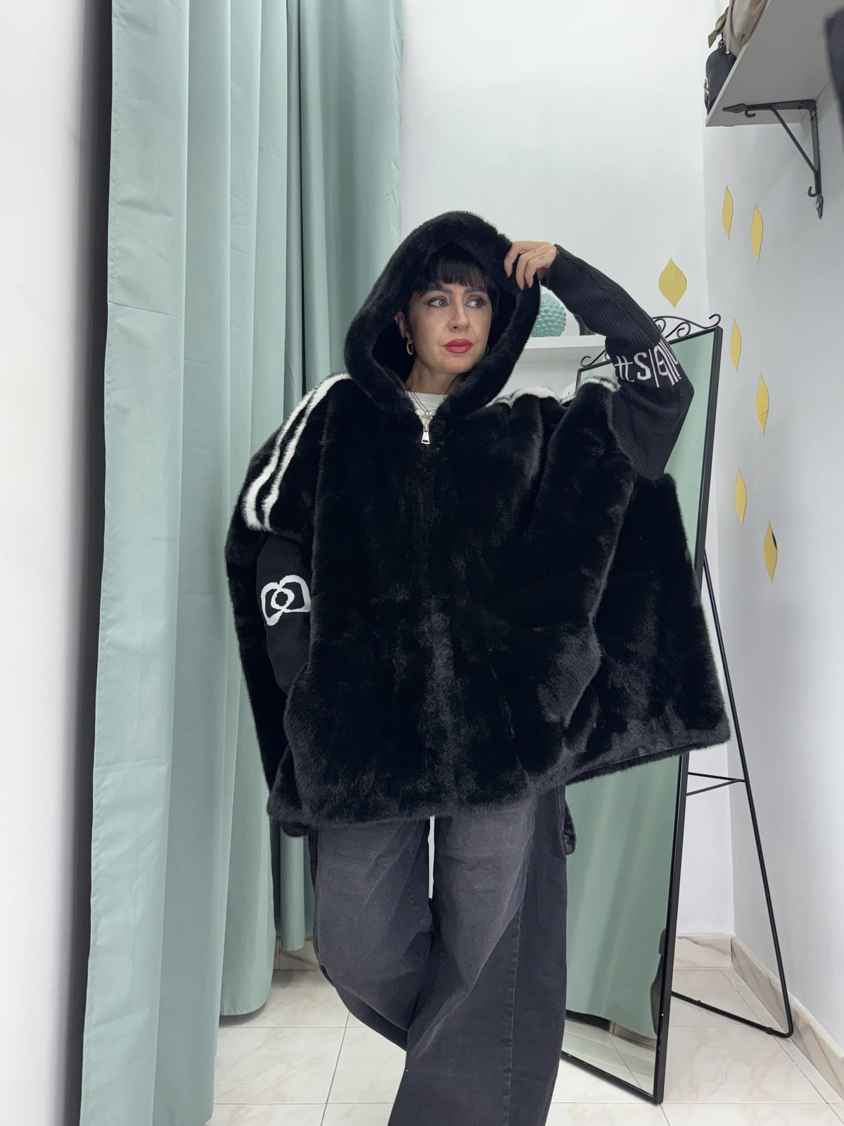Ecofur con cappuccio oversize con interno in montone ecologico e bande laterali – S–XXL