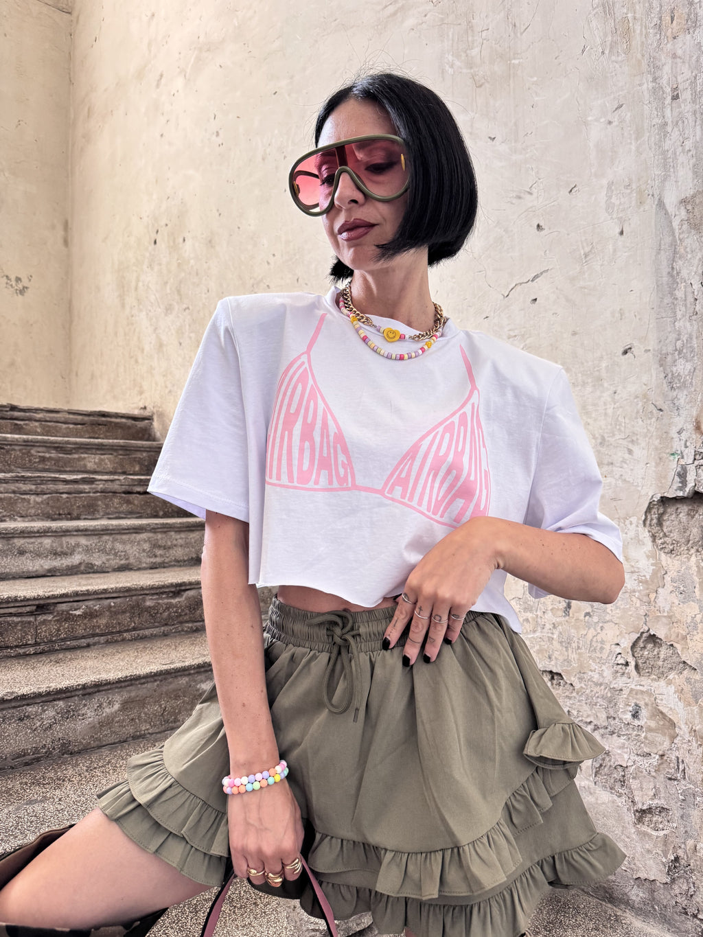 Crop Top con Spalline Imbottite e Taglio Vivo Stampa "Airbag"