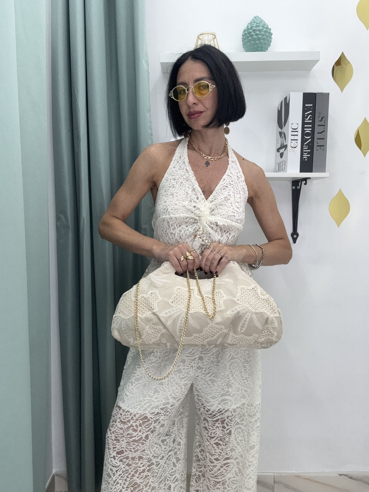 Borsa Clutch a Mano Ricamata con Tracolla a Catena – Disponibile in 4 Colori Chic
