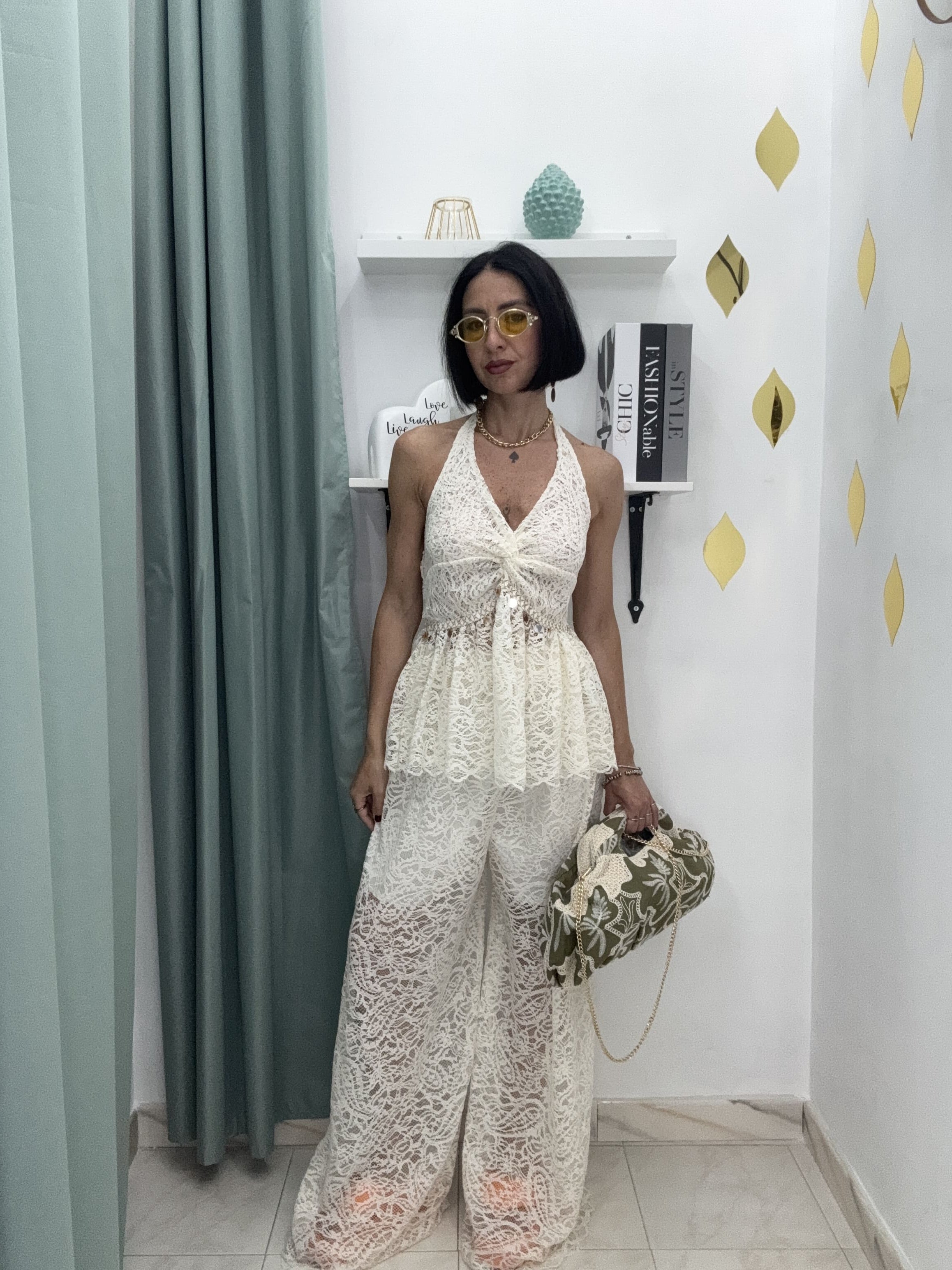 Completo Due Pezzi in Pizzo merletto con Top a Halter e Pantaloni a Palazzo – Bianco e Beige