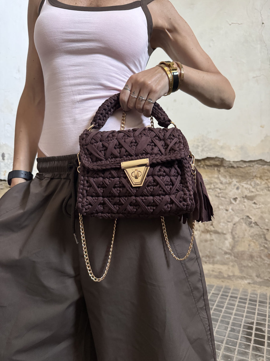 Borsetta a Uncinetto "Crochet Bag" con Trama a Incrocio e Tracolla Rimovibile a Catena