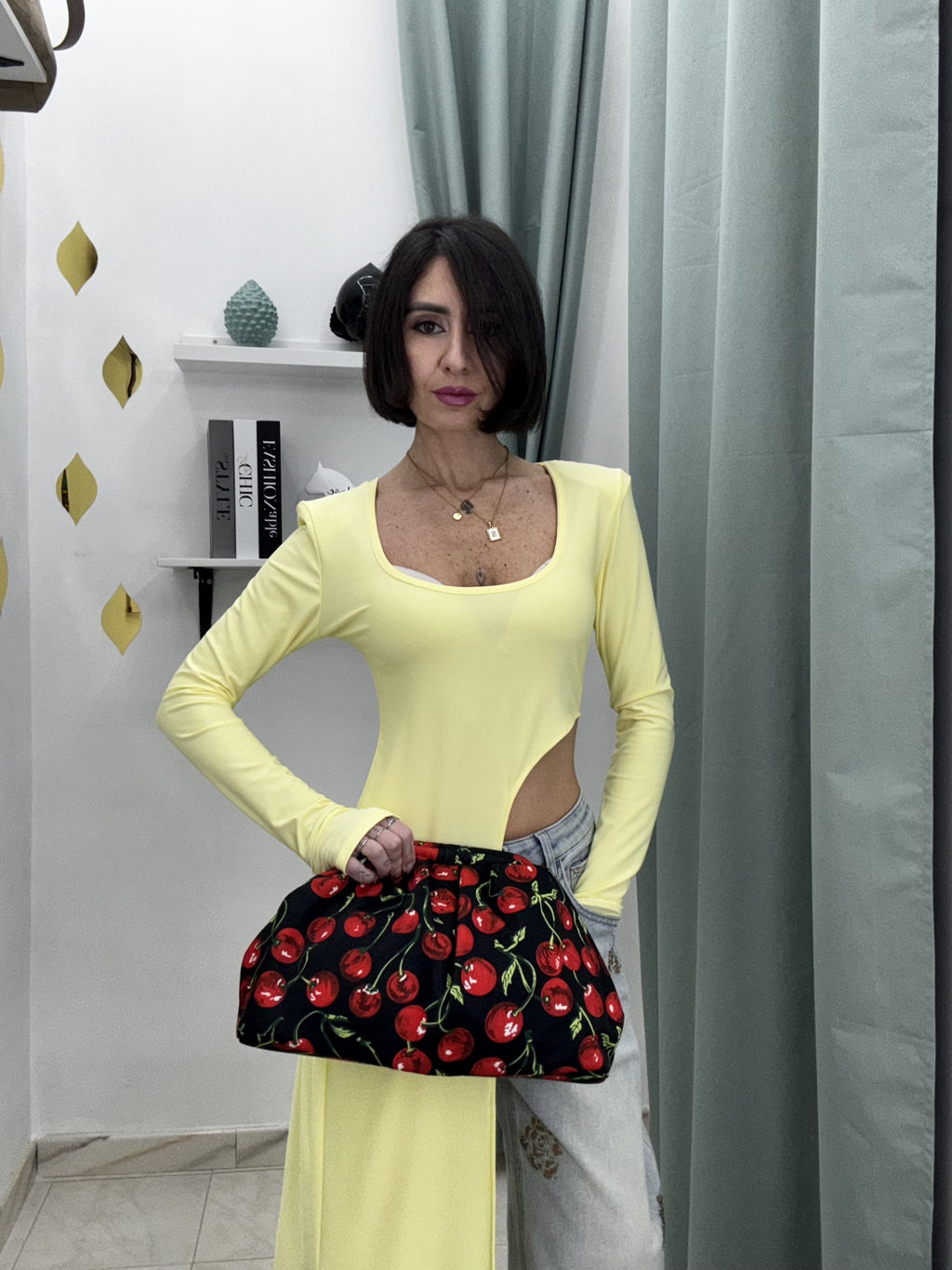 Maglia Donna Asimmetrica Elasticizzata con Maniche a Guanto