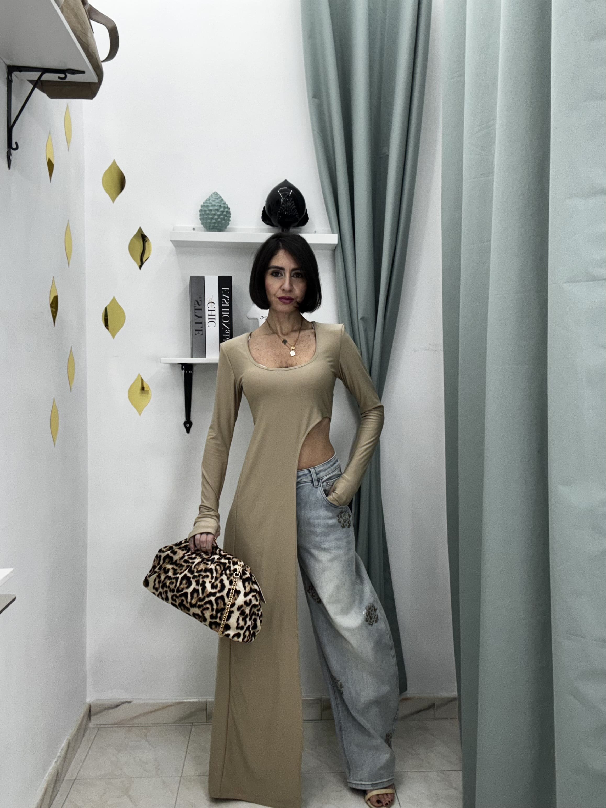 Maglia Donna Asimmetrica Elasticizzata con Maniche a Guanto