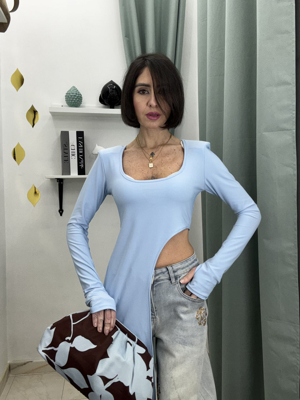 Maglia Donna Asimmetrica Elasticizzata con Maniche a Guanto