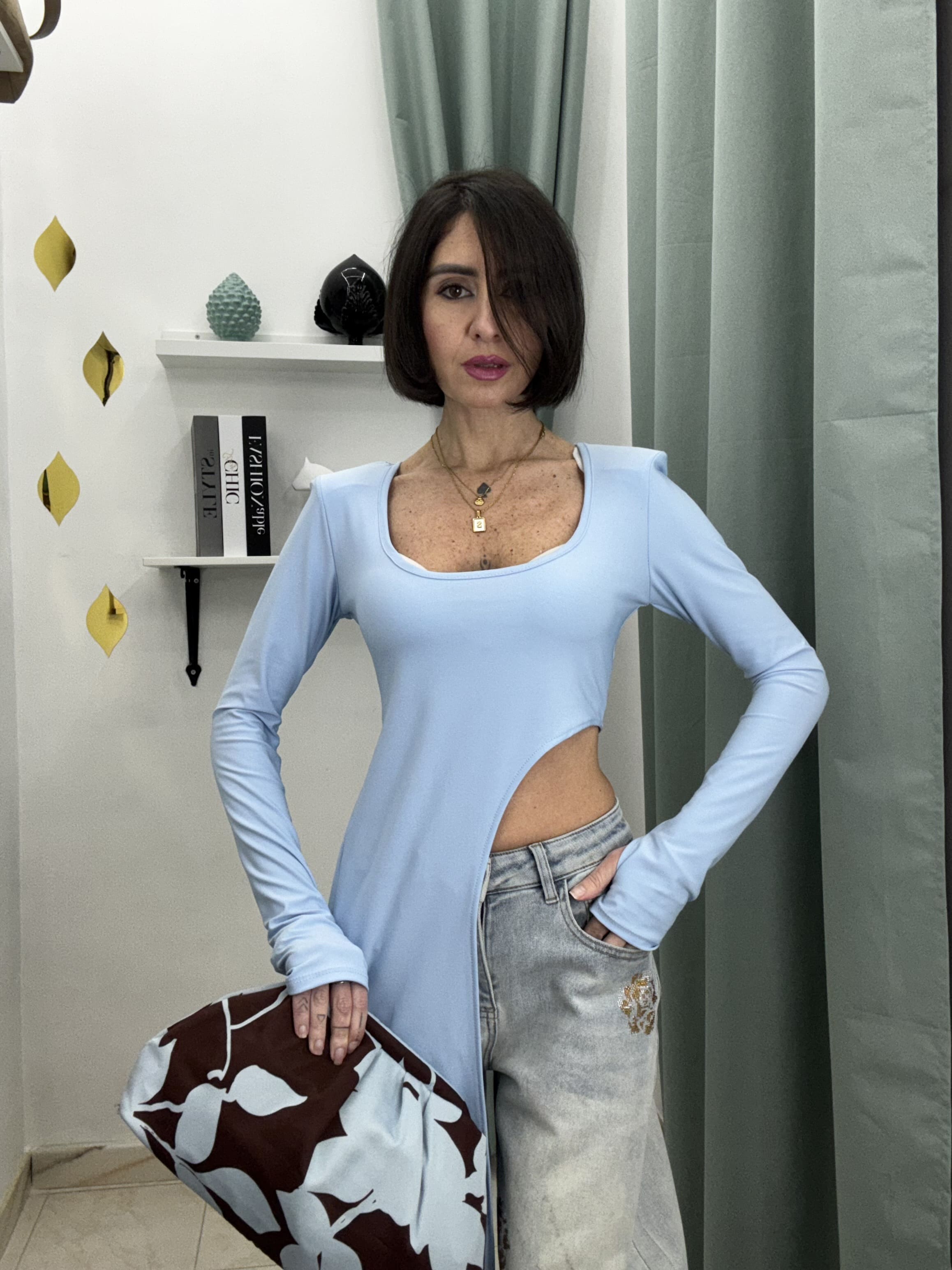 Maglia Donna Asimmetrica Elasticizzata con Maniche a Guanto