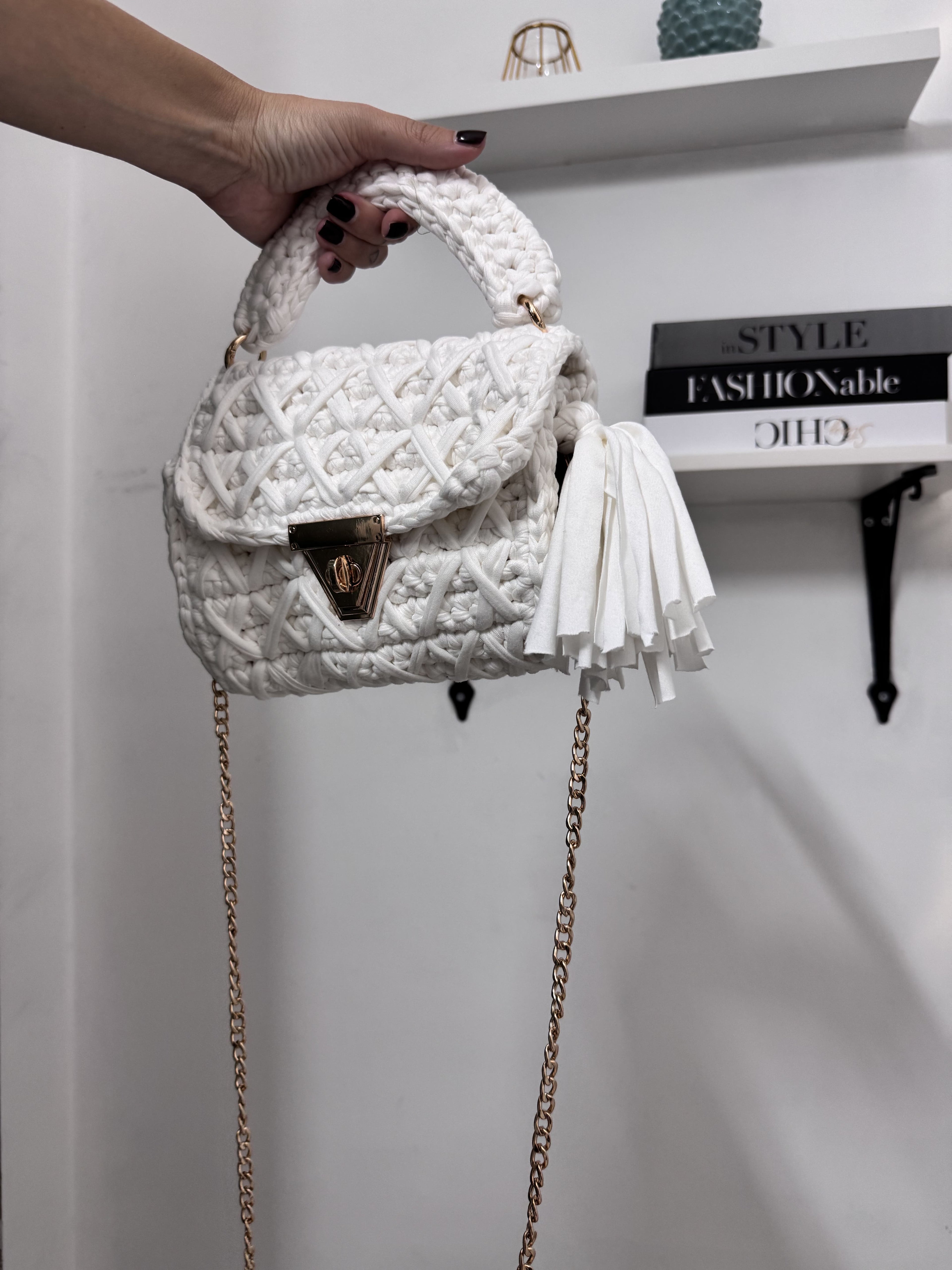 Borsetta a Uncinetto "Crochet Bag" con Trama a Incrocio e Tracolla Rimovibile a Catena
