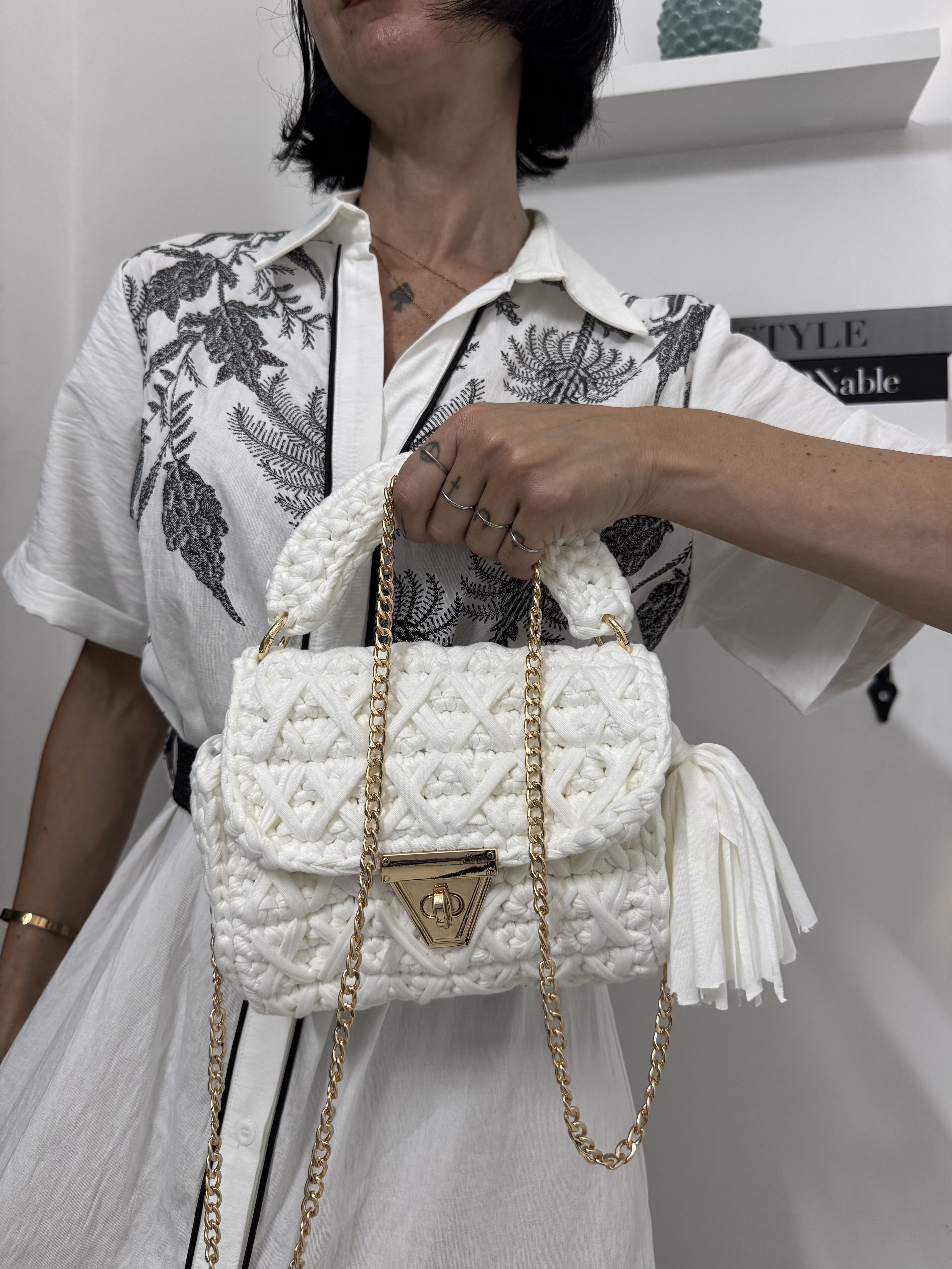 Borsetta a Uncinetto "Crochet Bag" con Trama a Incrocio e Tracolla Rimovibile a Catena