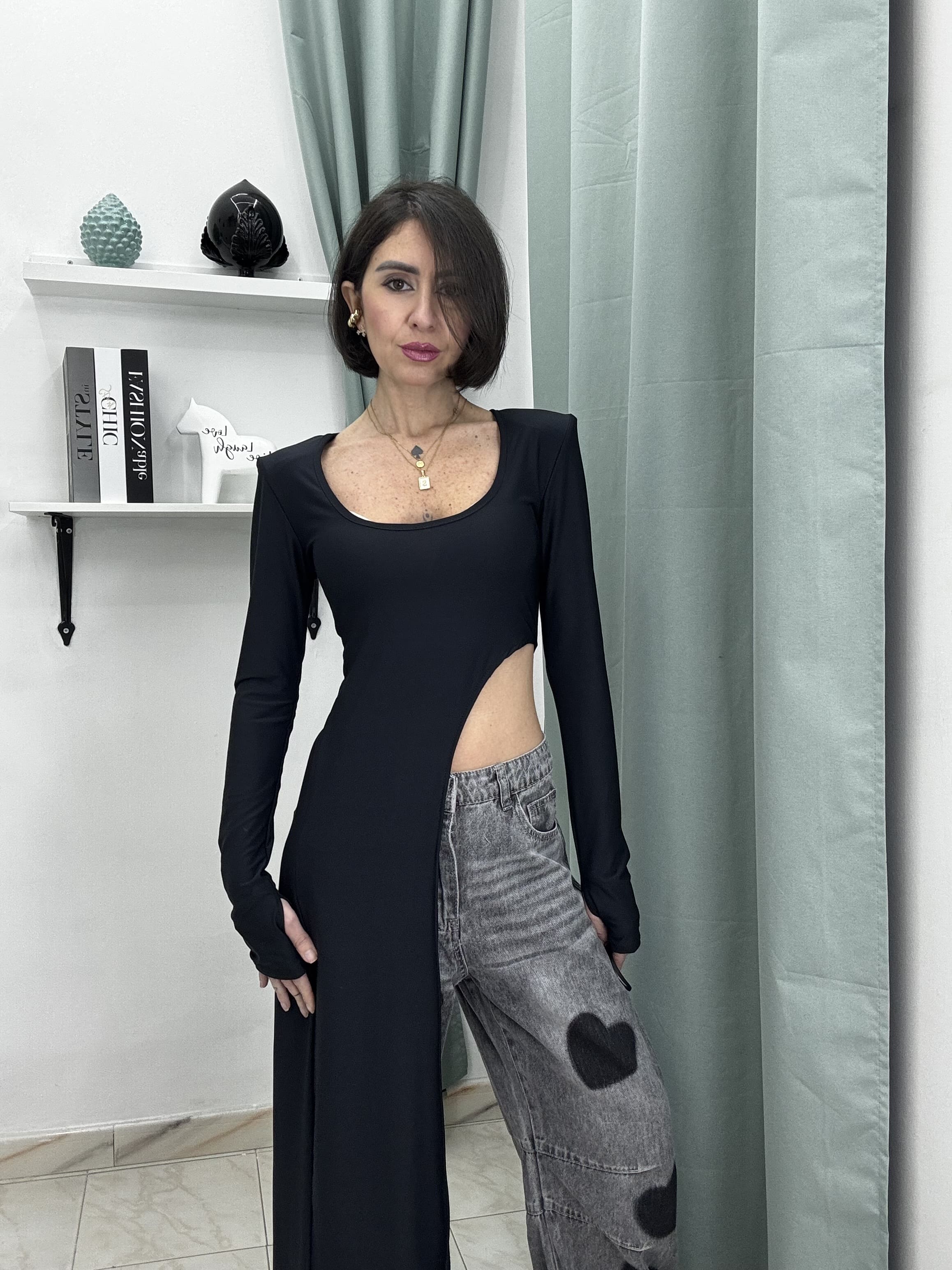 Maglia Donna Asimmetrica Elasticizzata con Maniche a Guanto