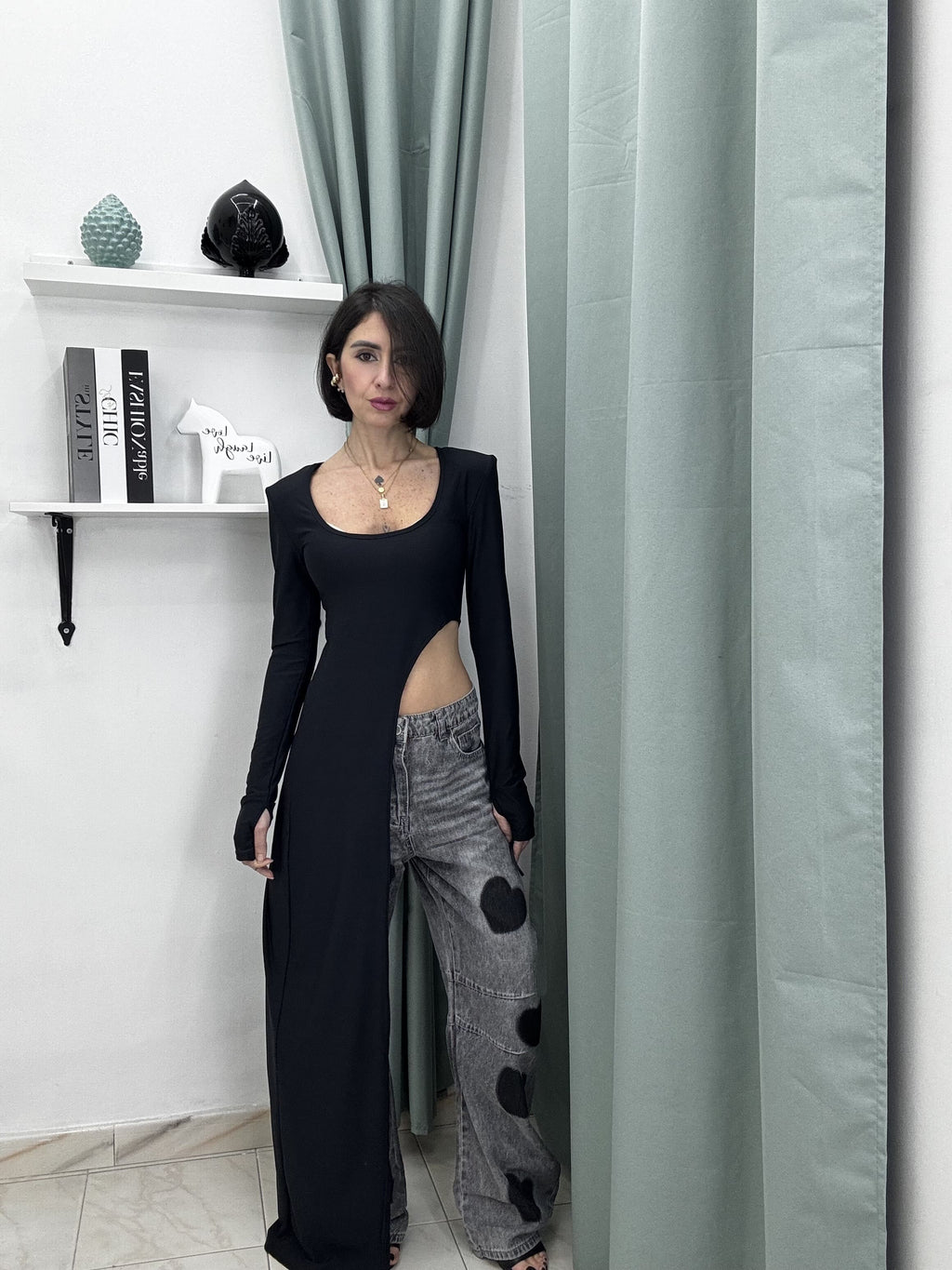 Maglia Donna Asimmetrica Elasticizzata con Maniche a Guanto